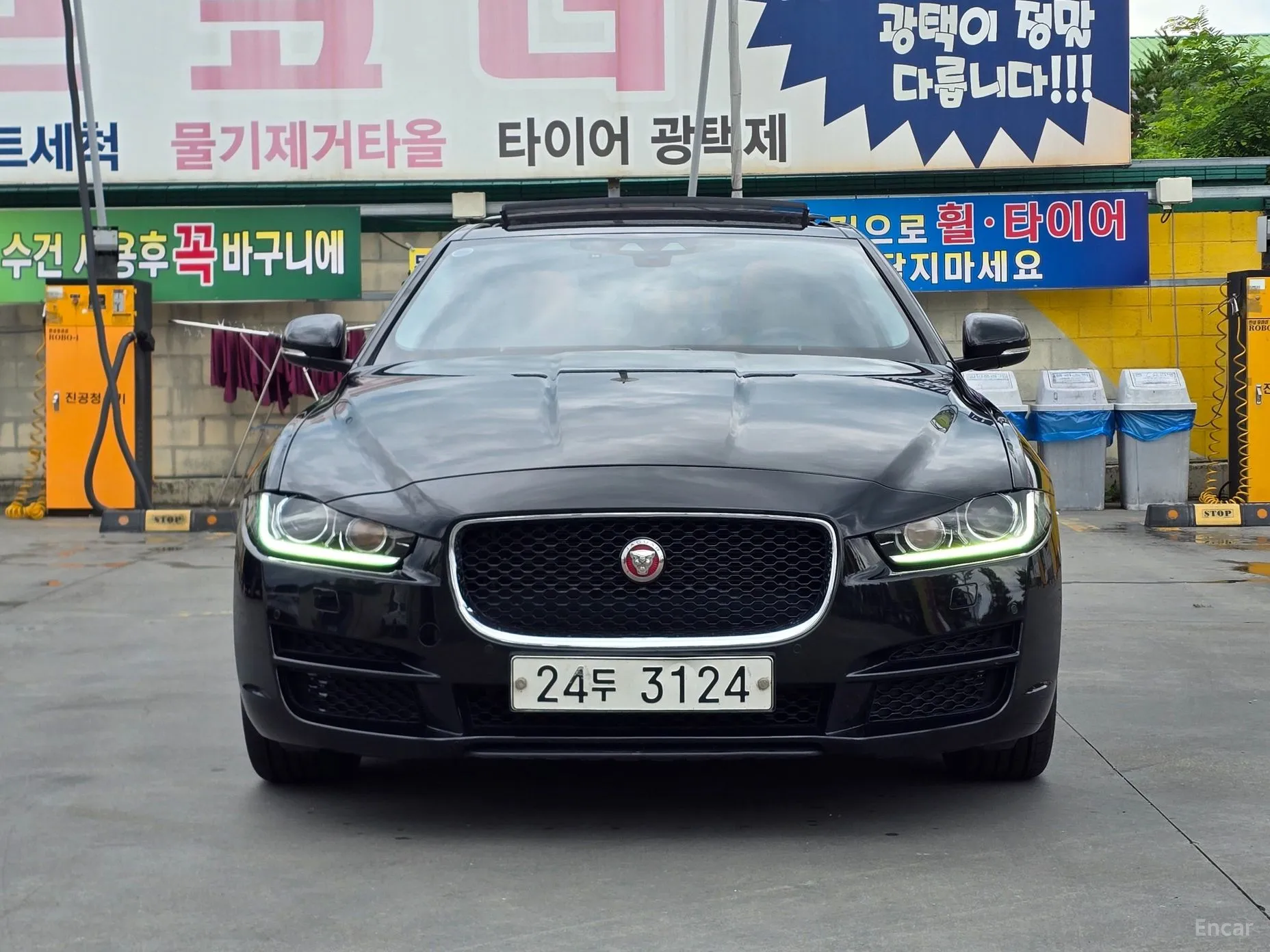 Jaguar XE превью 3