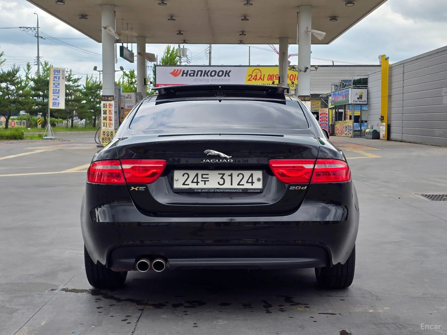 Jaguar XE превью 4