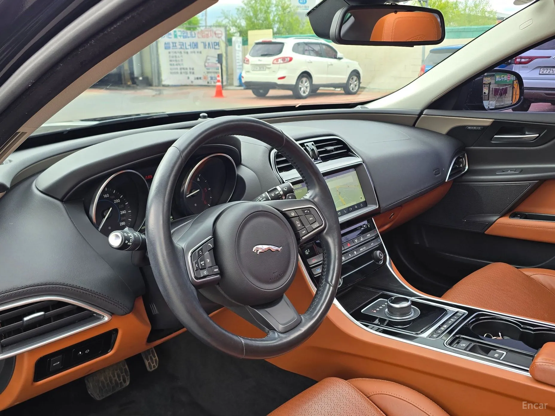 Jaguar XE превью 7