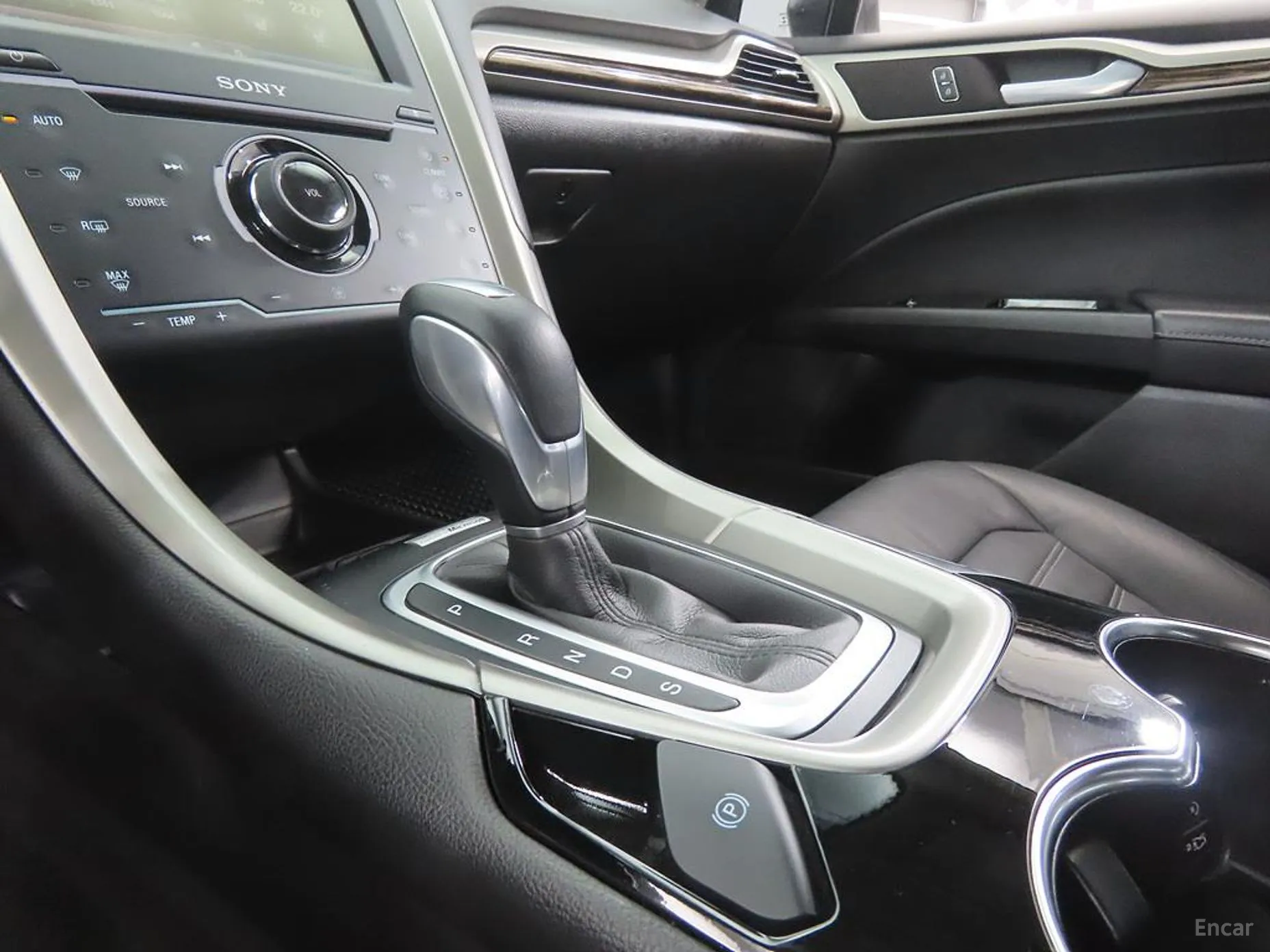 Ford Fusion превью 12