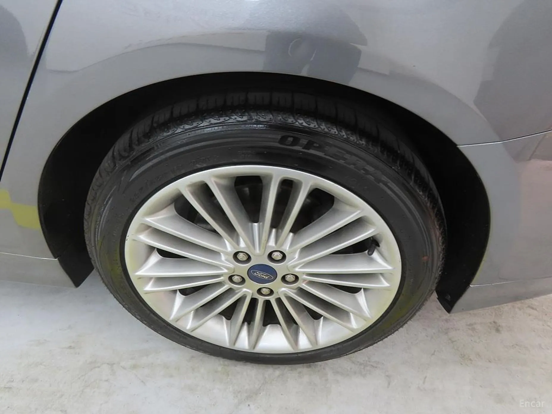 Ford Fusion превью 20