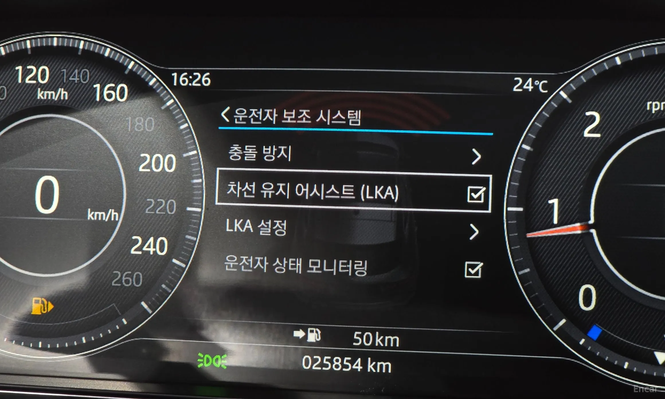 Jaguar E-PACE превью 20