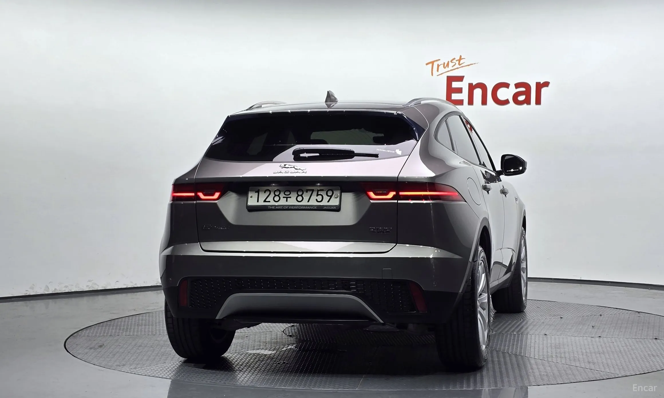 Jaguar E-PACE превью 4