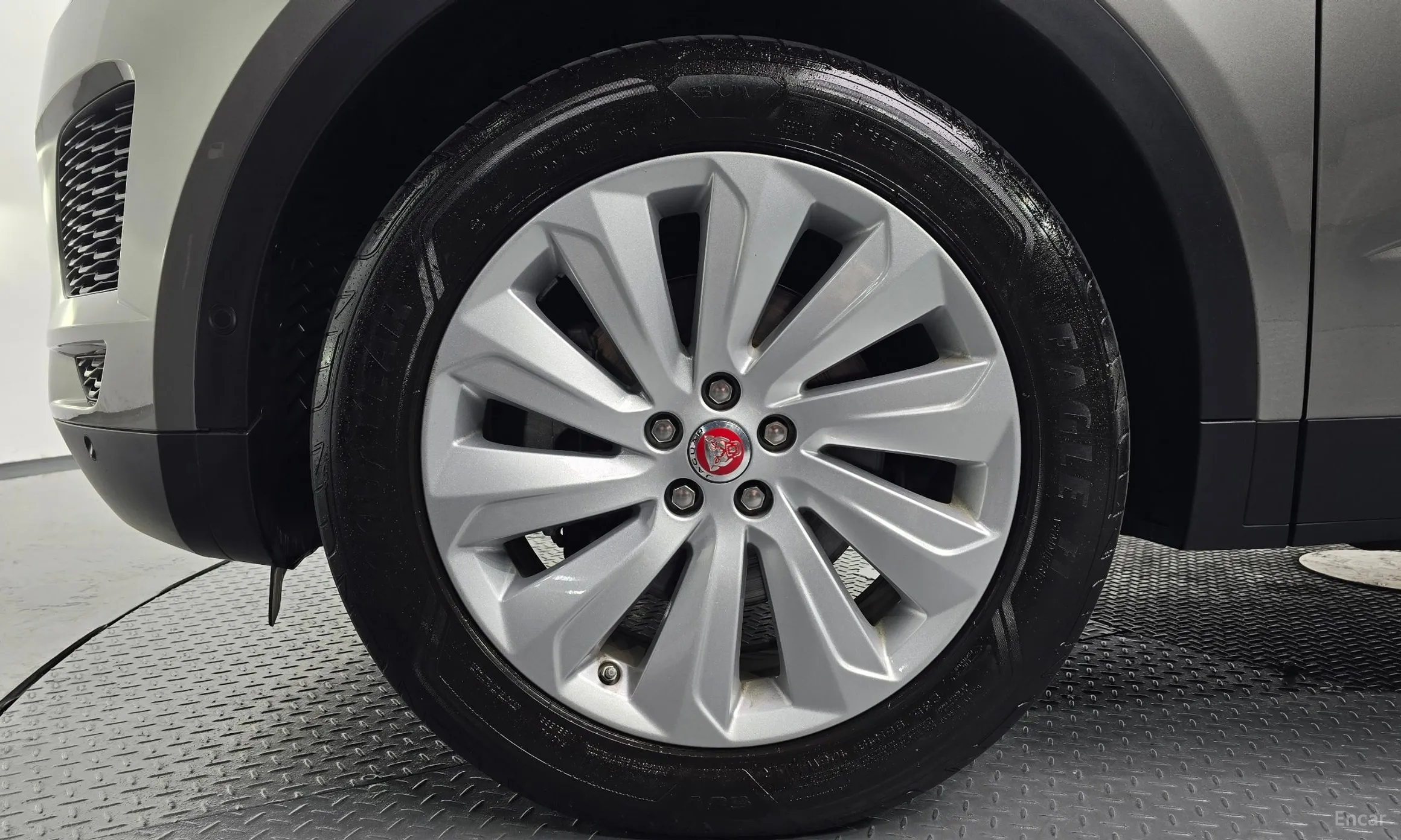 Jaguar E-PACE превью 5