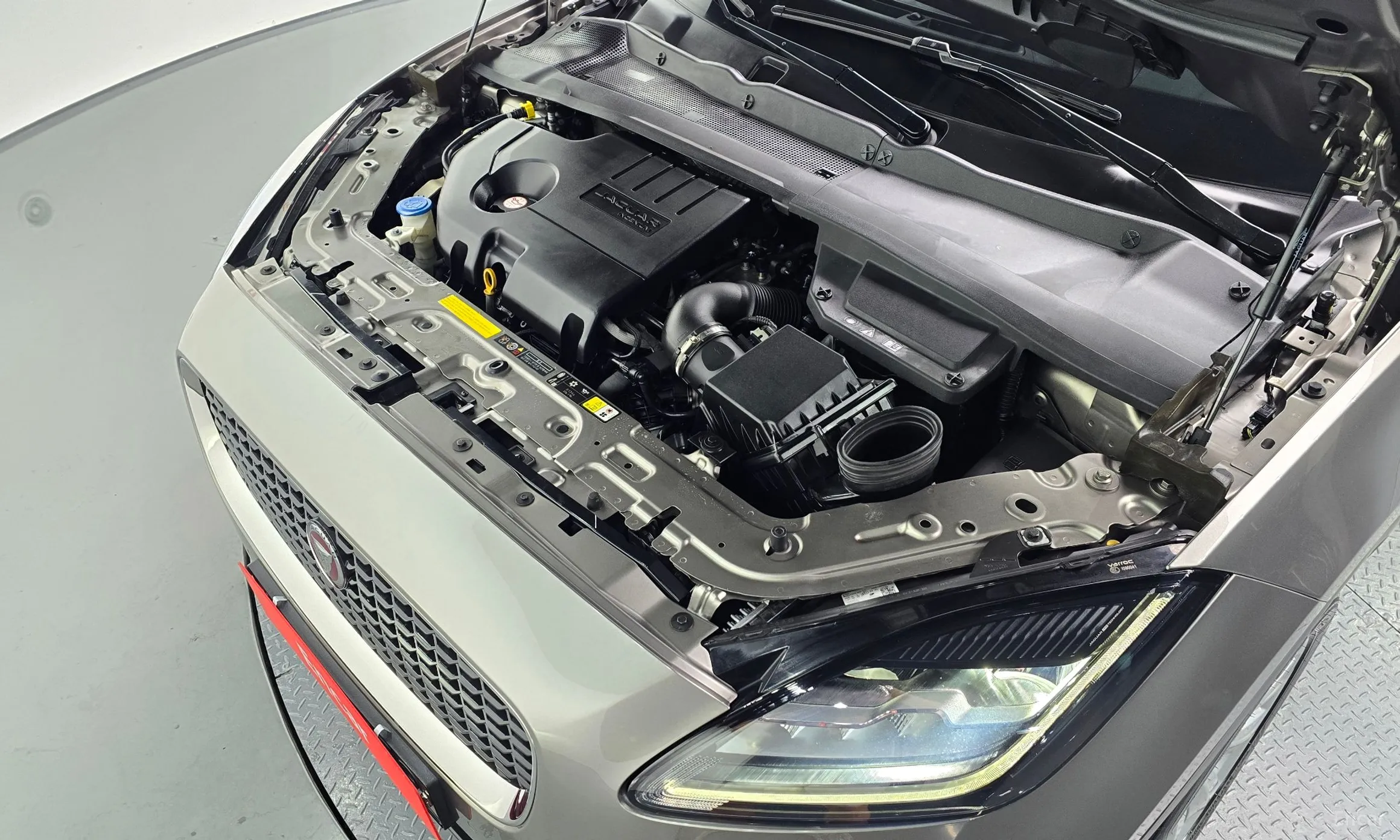 Jaguar E-PACE превью 6