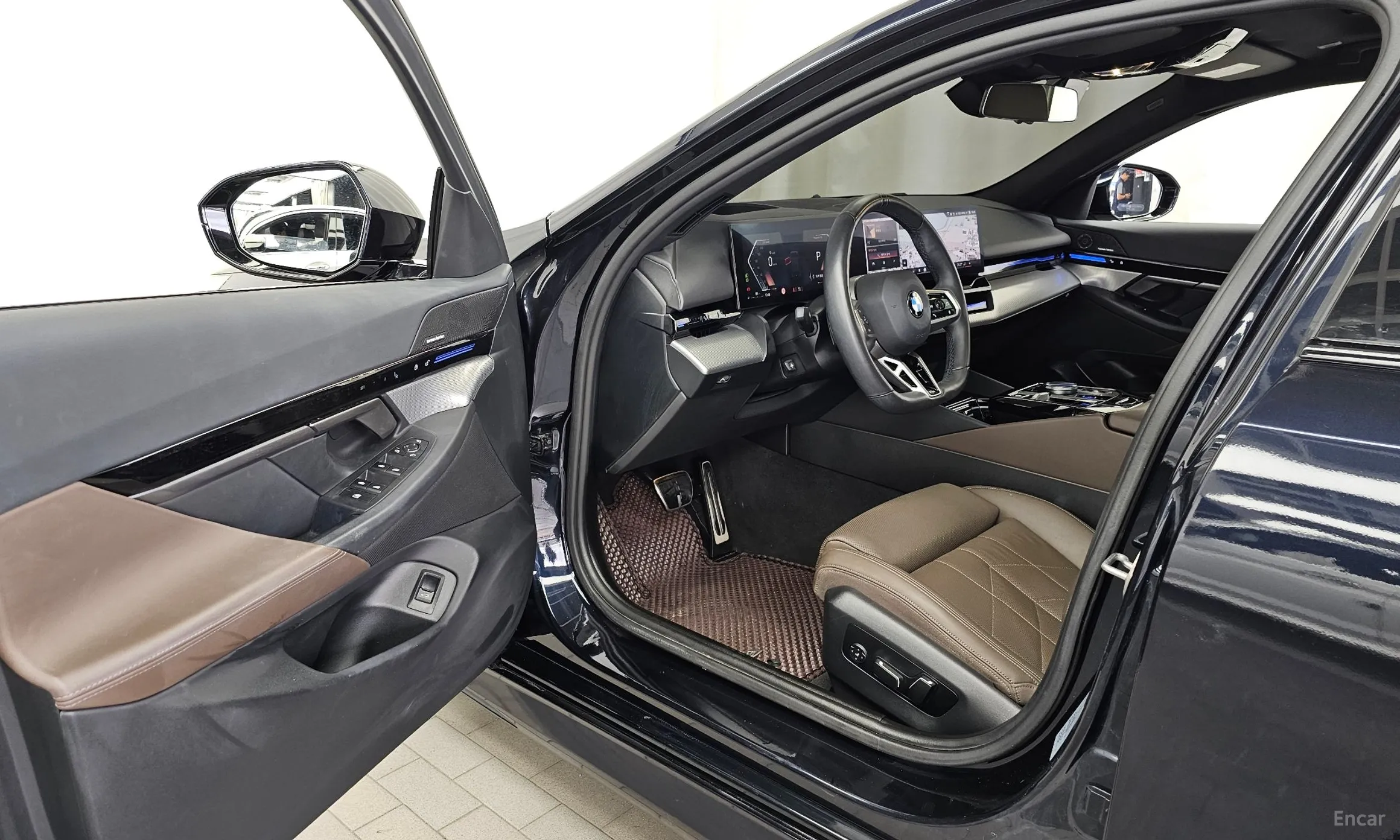 BMW 5 Series (G60) превью 10