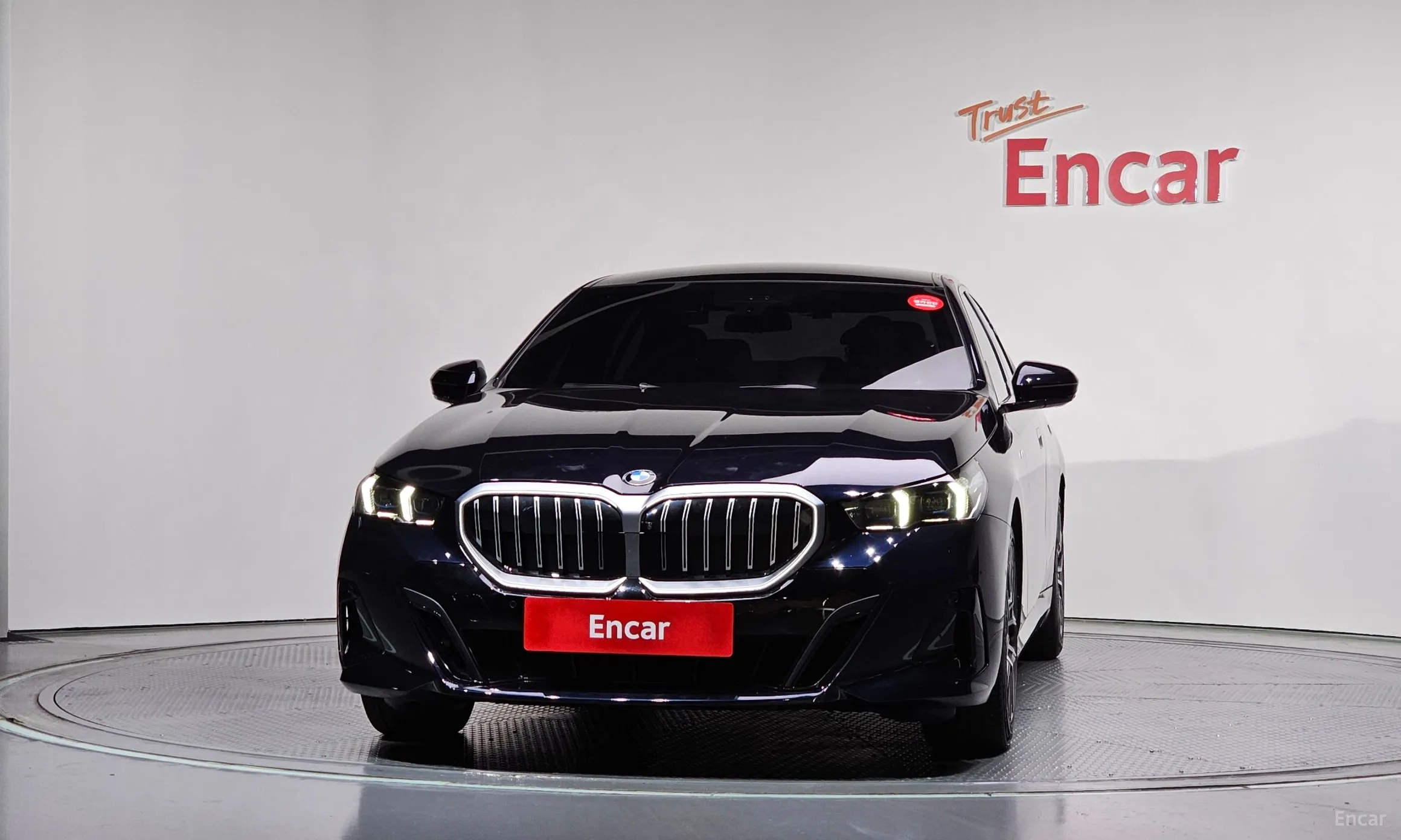 BMW 5 Series (G60) превью 3