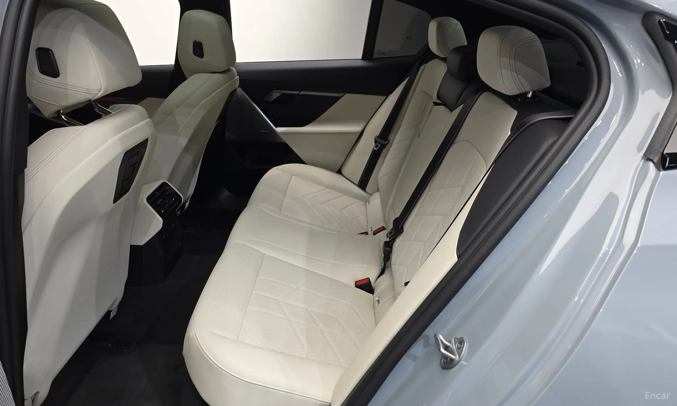 BMW 5 Series (G60) превью 11
