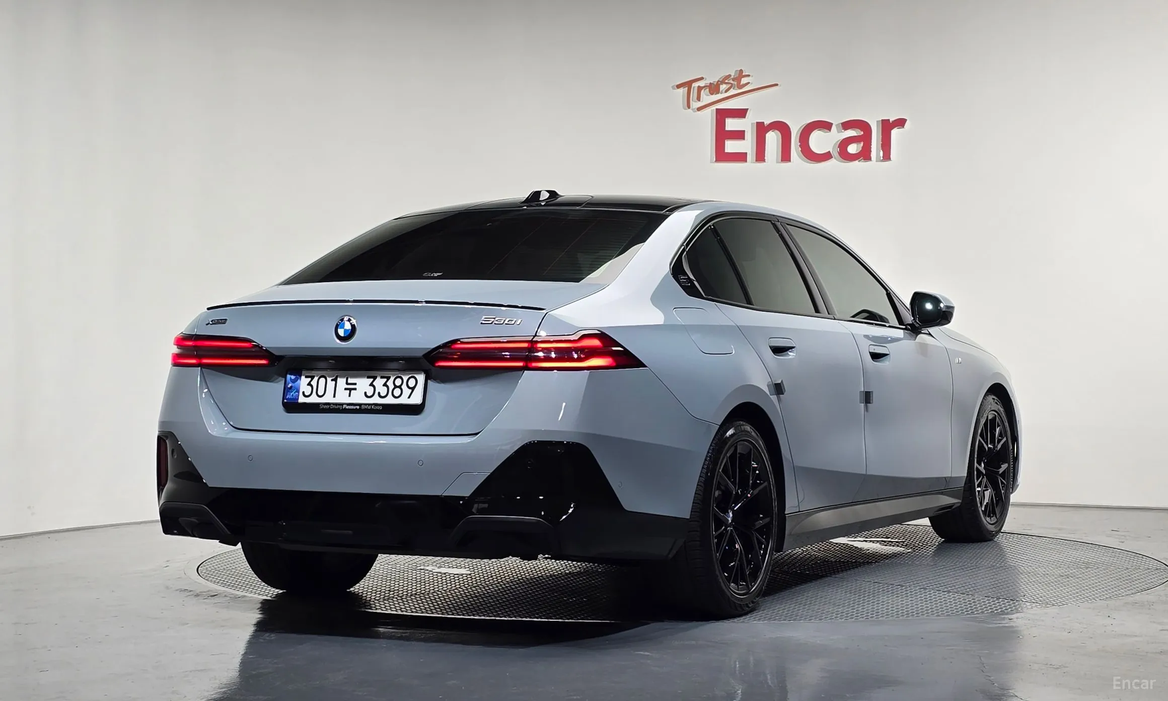 BMW 5 Series (G60) превью 2