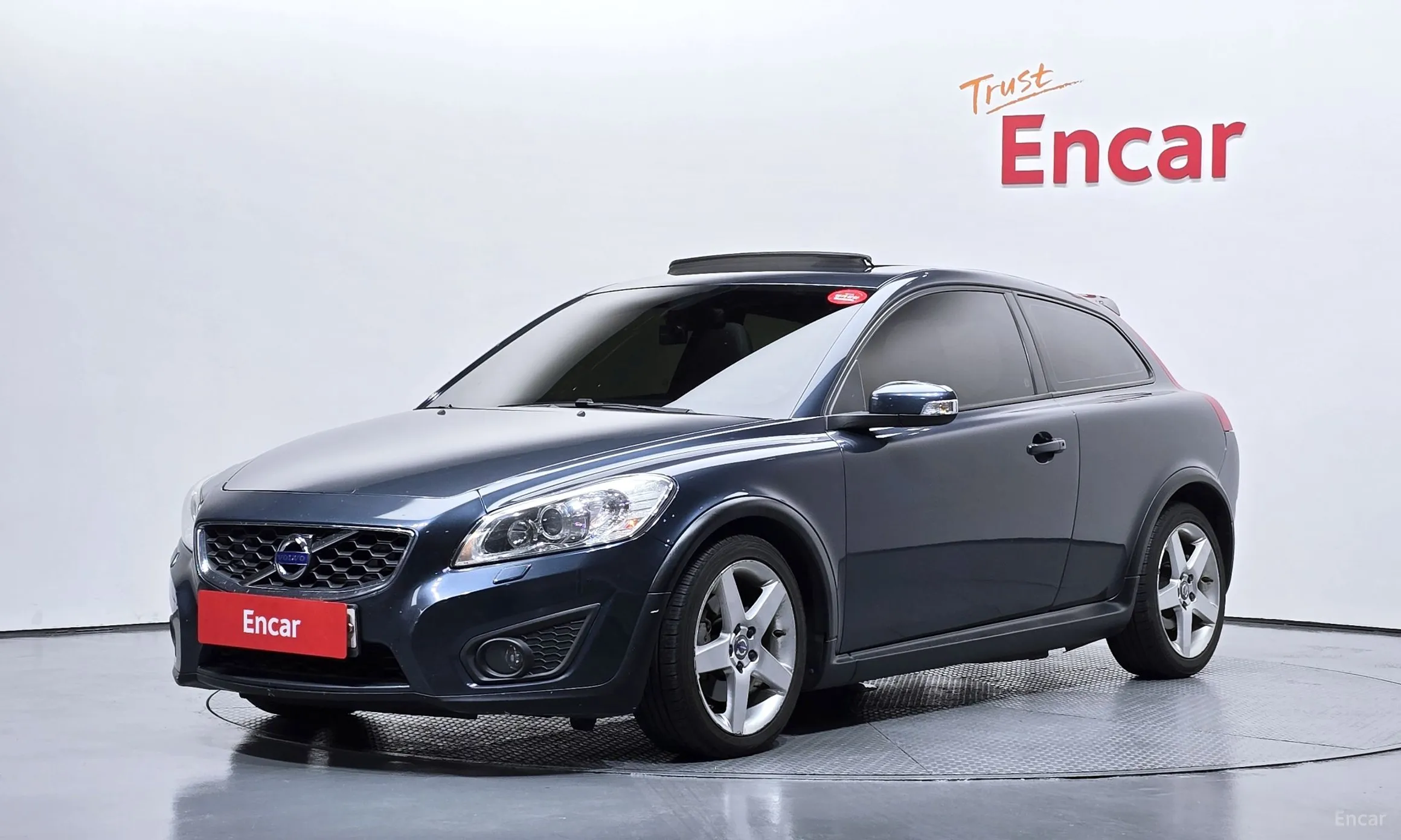 Volvo C30.