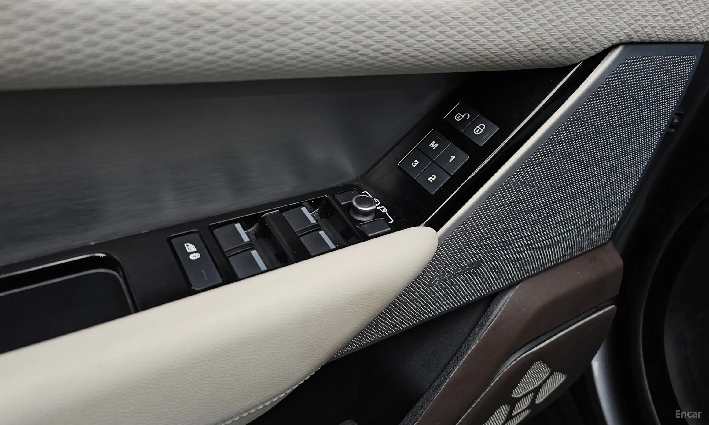 Land Rover Range Rover Bella превью 17