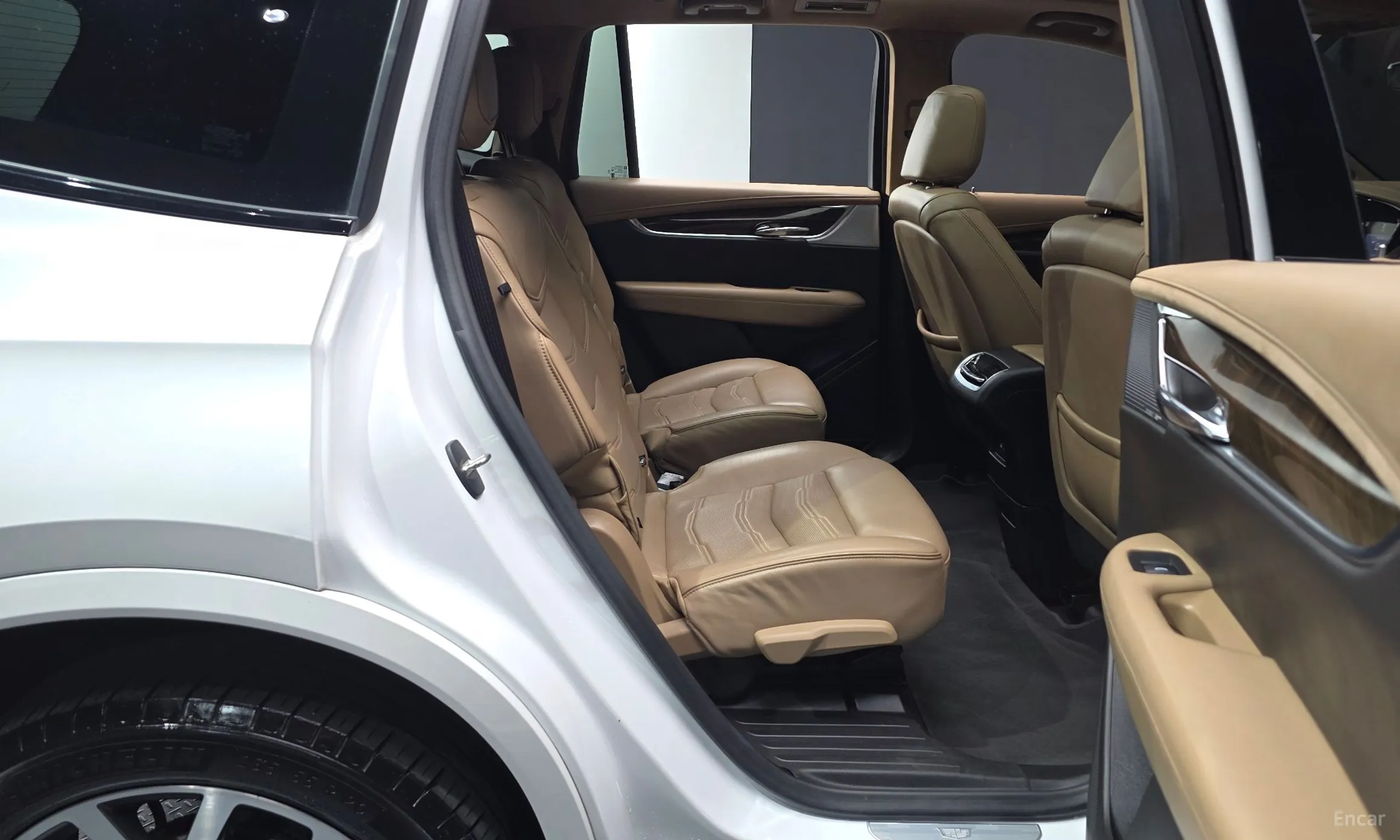 Cadillac XT6 превью 11