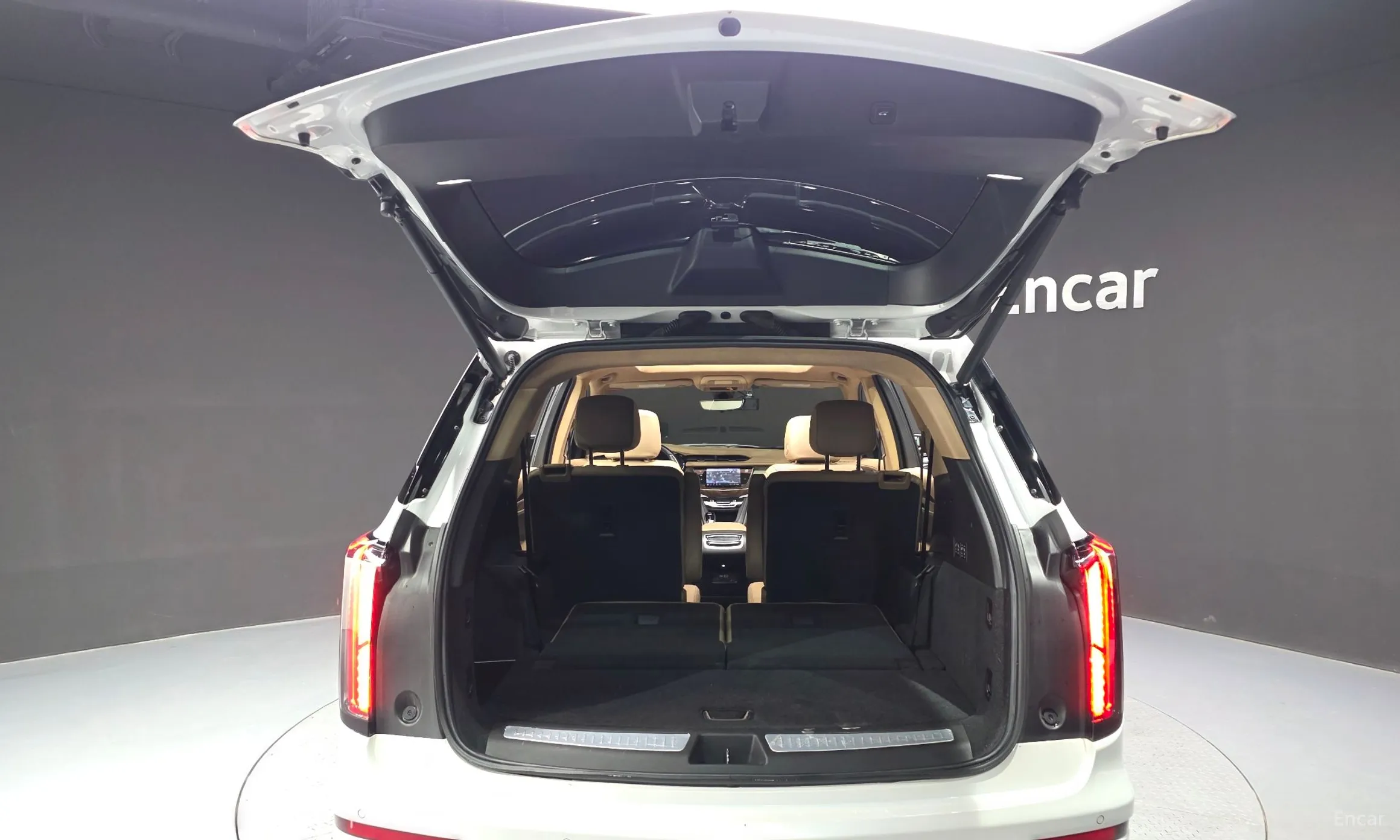 Cadillac XT6 превью 17