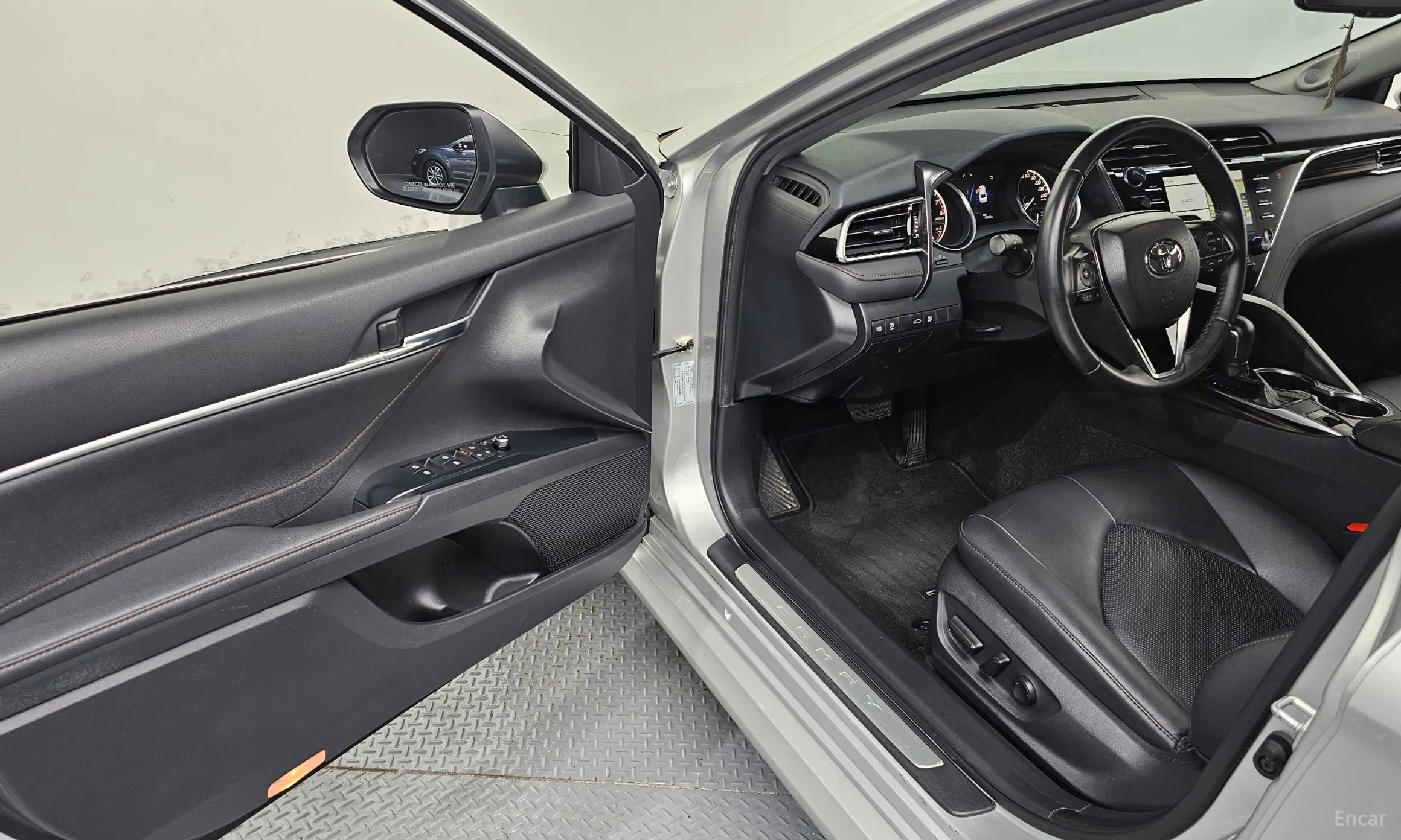 Toyota Camry (XV70) превью 10