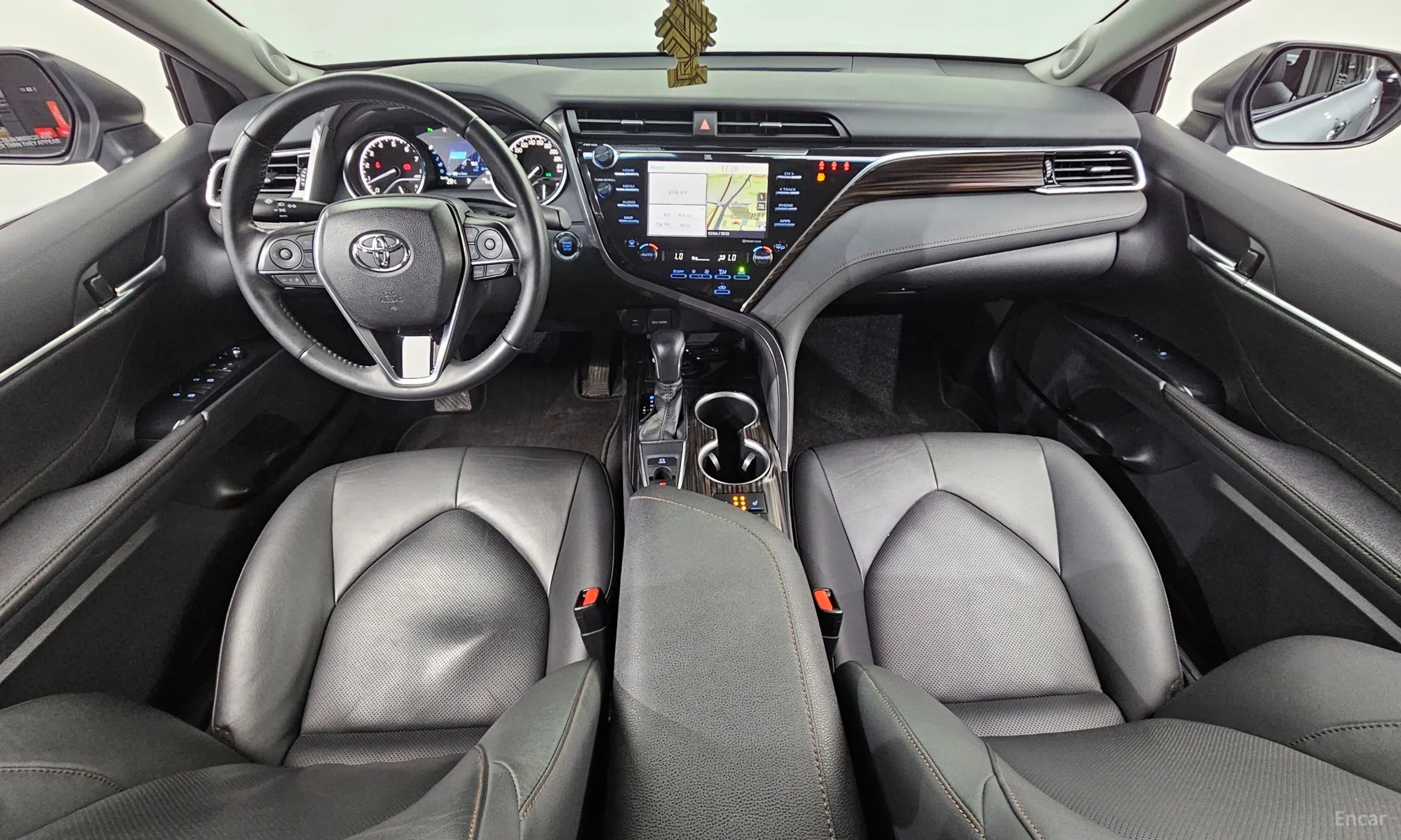 Toyota Camry (XV70) превью 7
