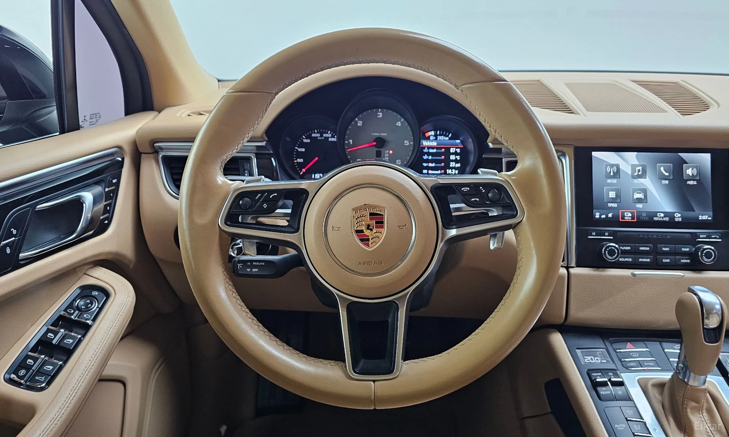 Porsche Macan превью 13