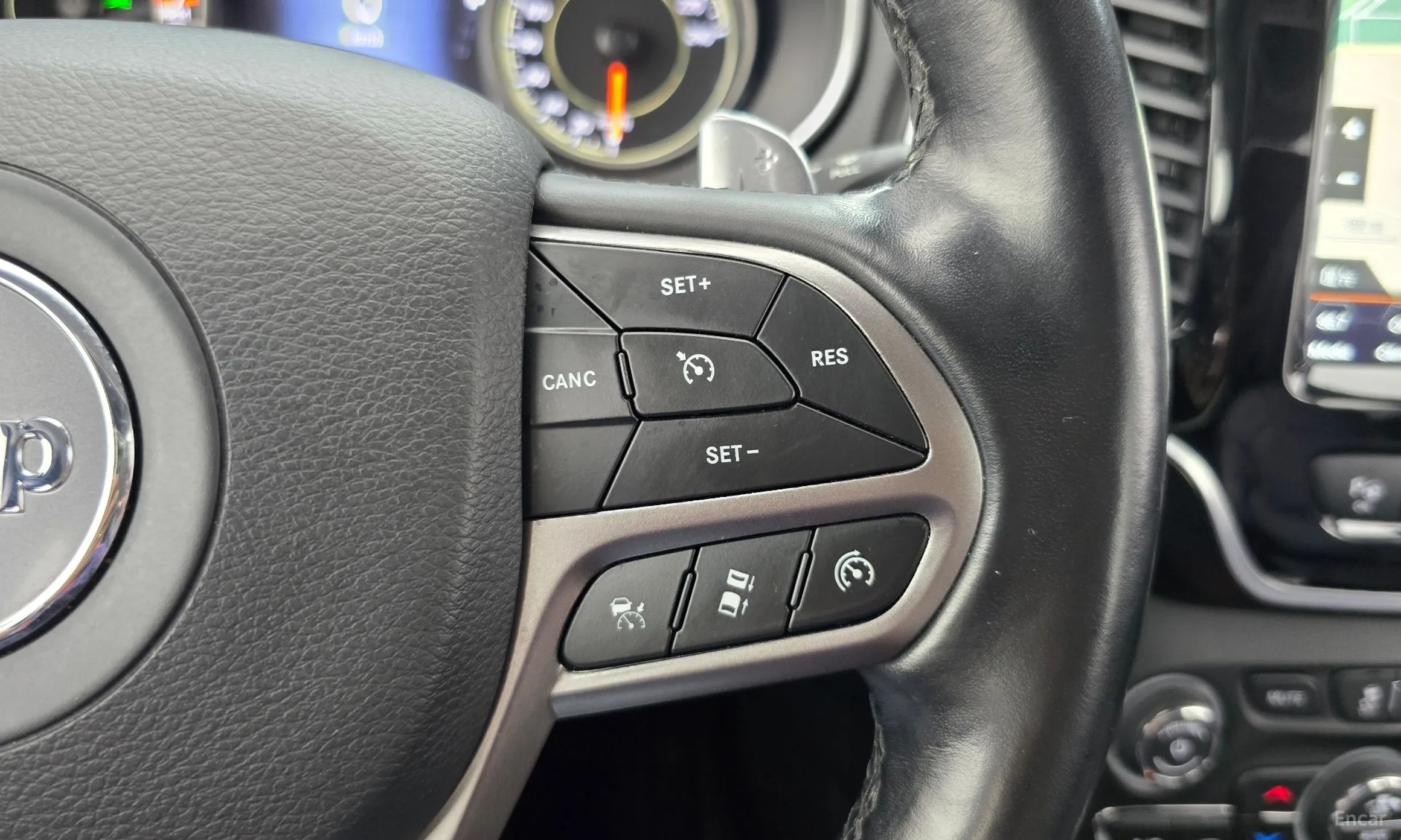 Jeep Cherokee (KL) превью 17