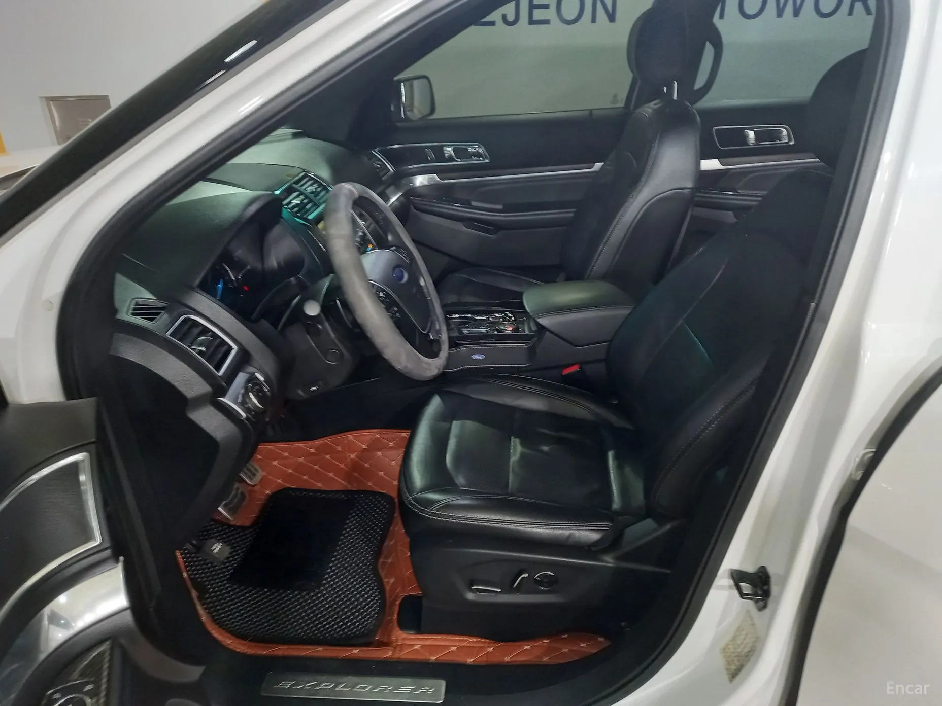 Ford Explorer превью 10