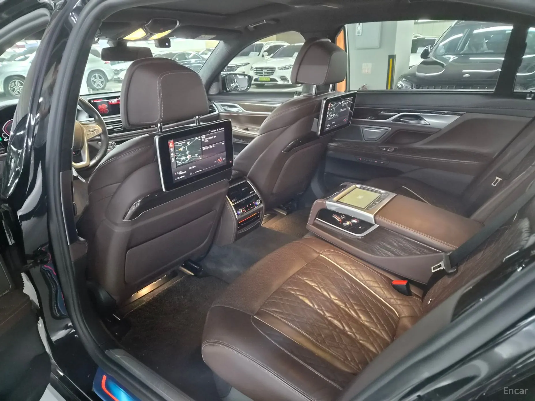 BMW 7 Series (G11) превью 10