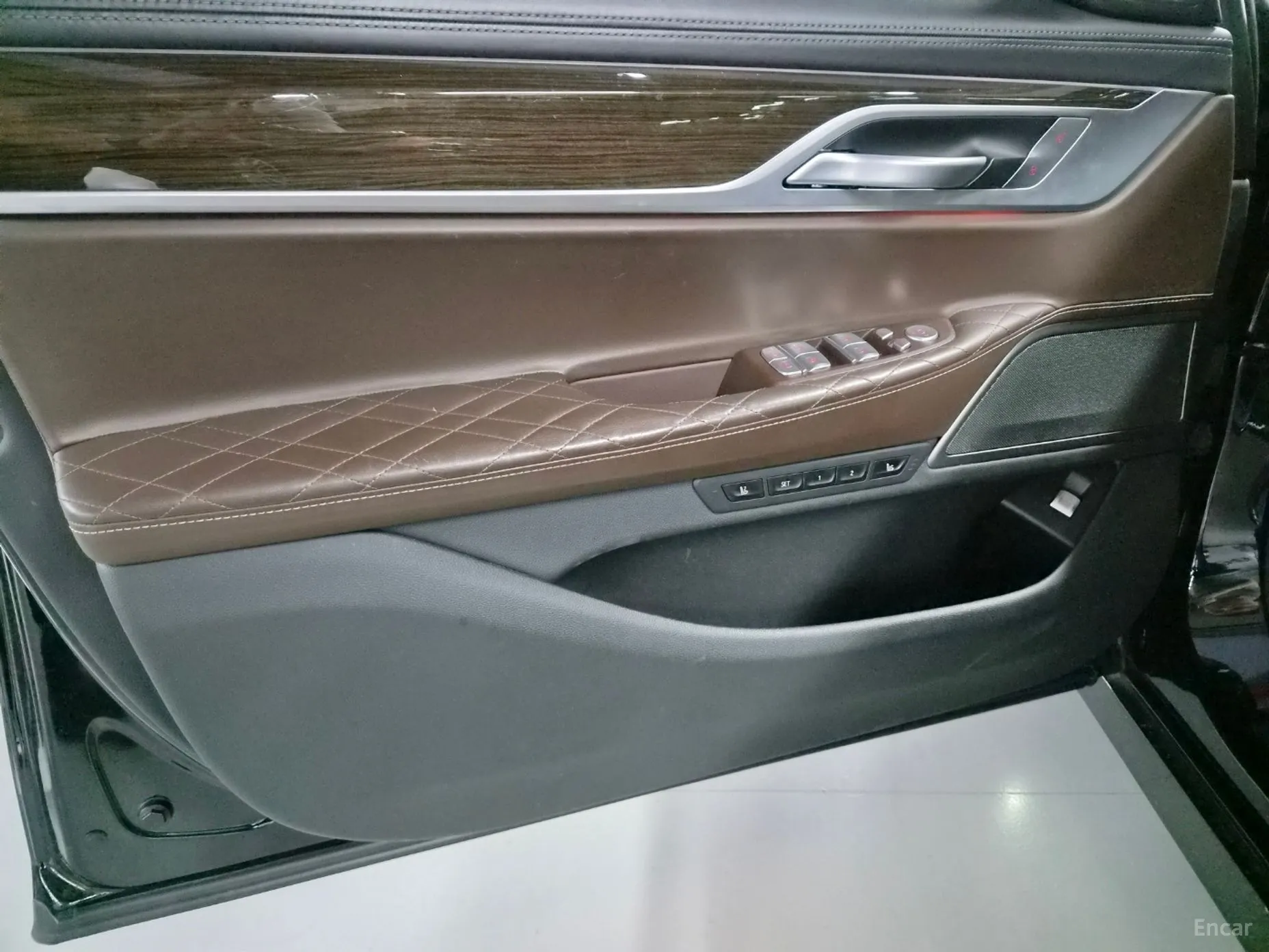 BMW 7 Series (G11) превью 11