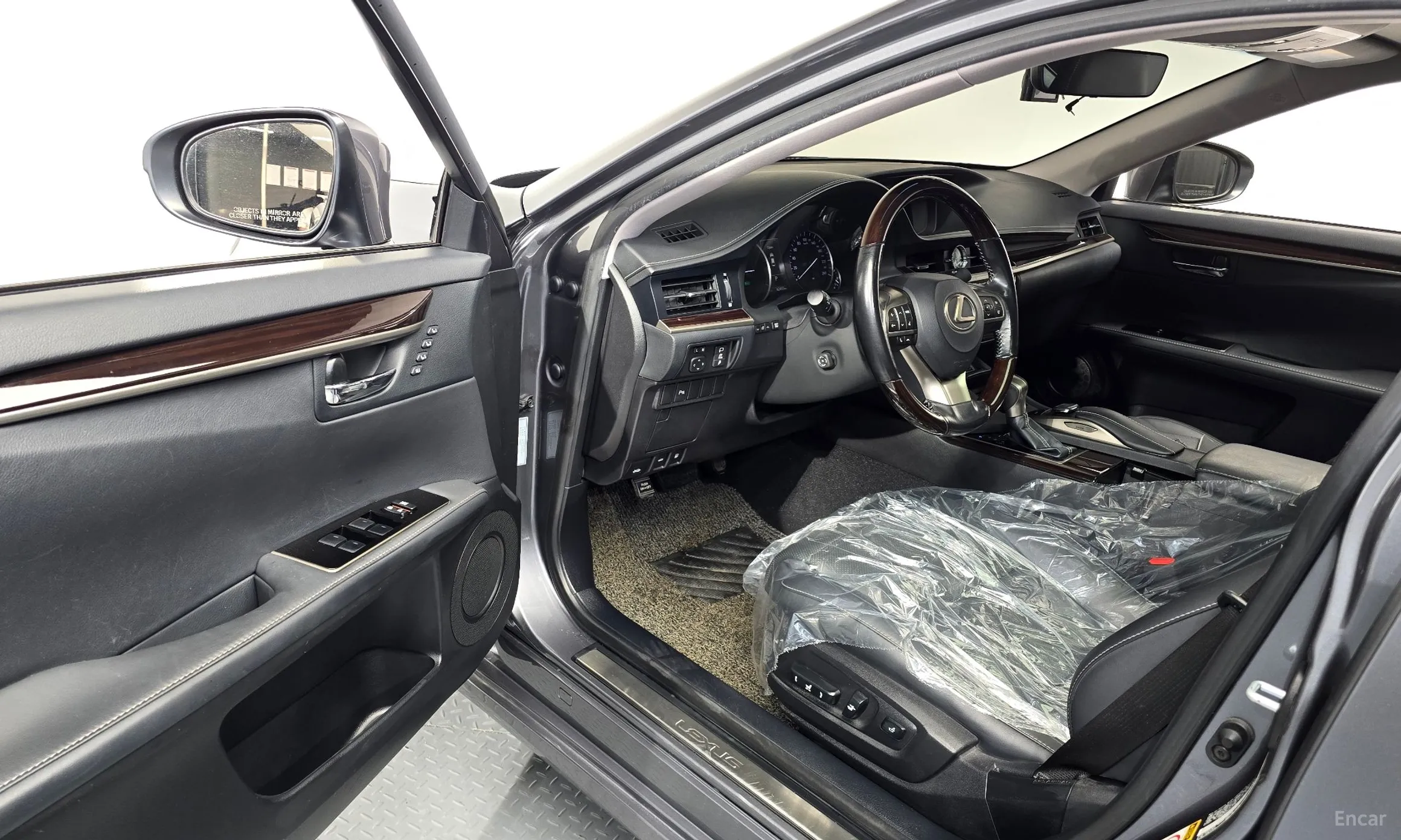 Lexus New ES300h превью 10