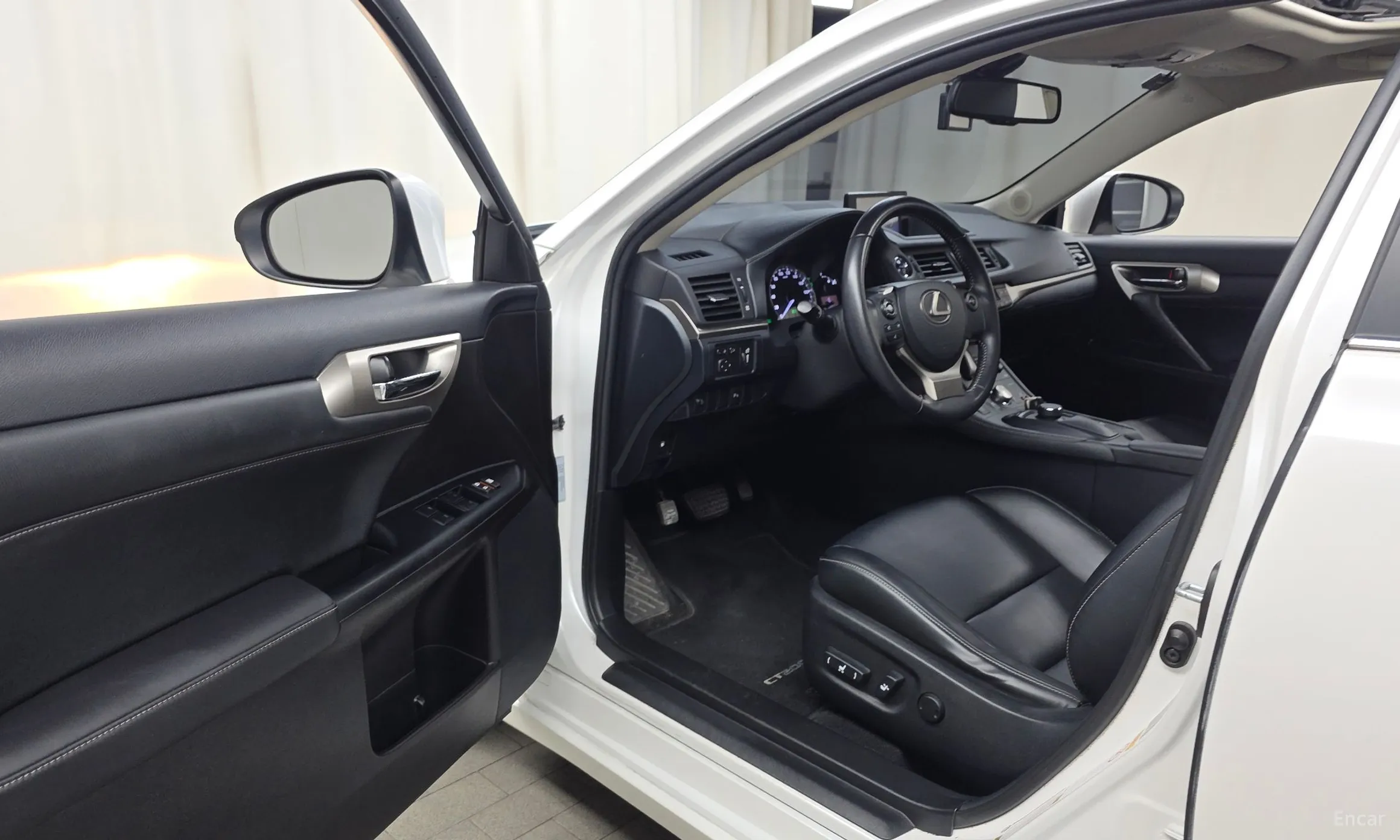 Lexus CT200h превью 10