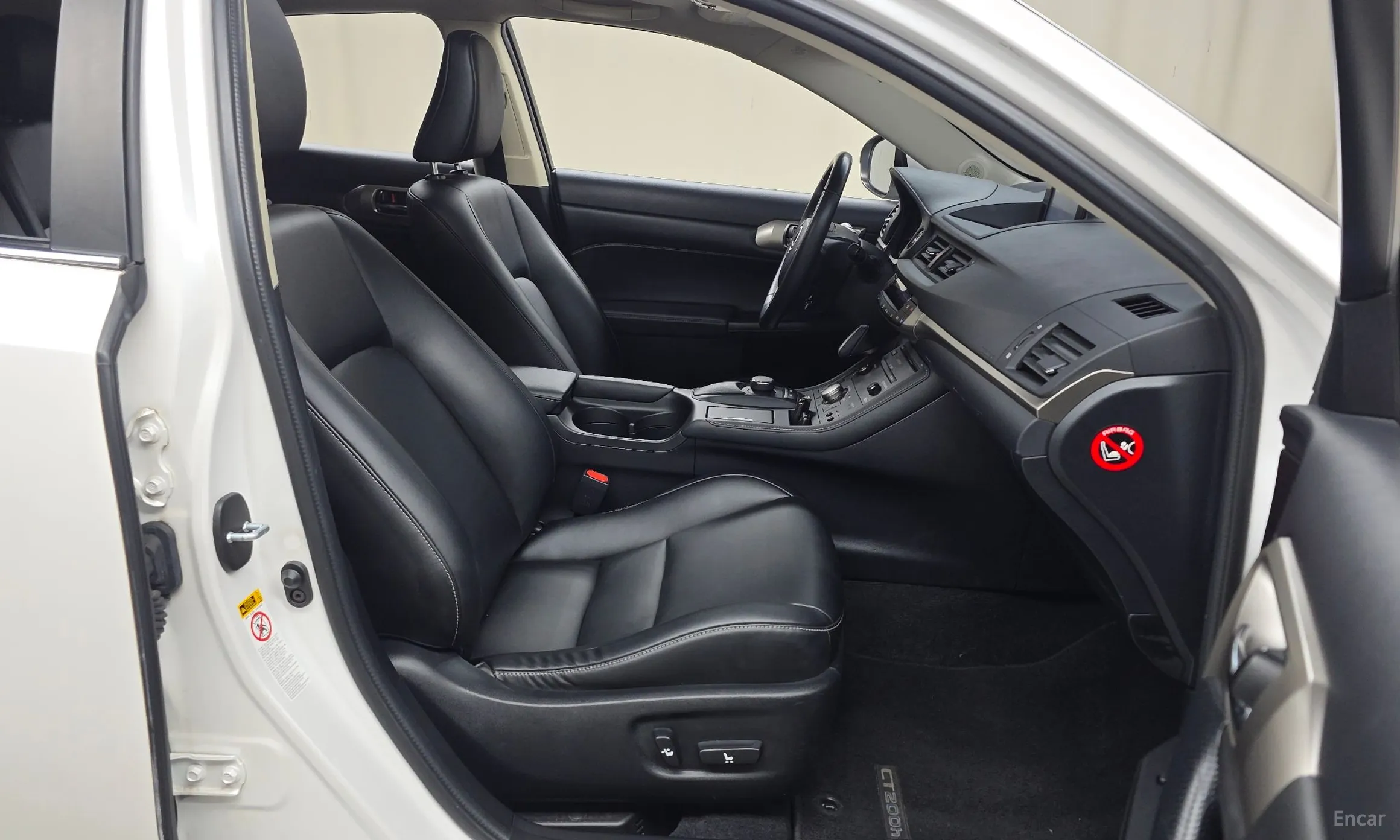 Lexus CT200h превью 11