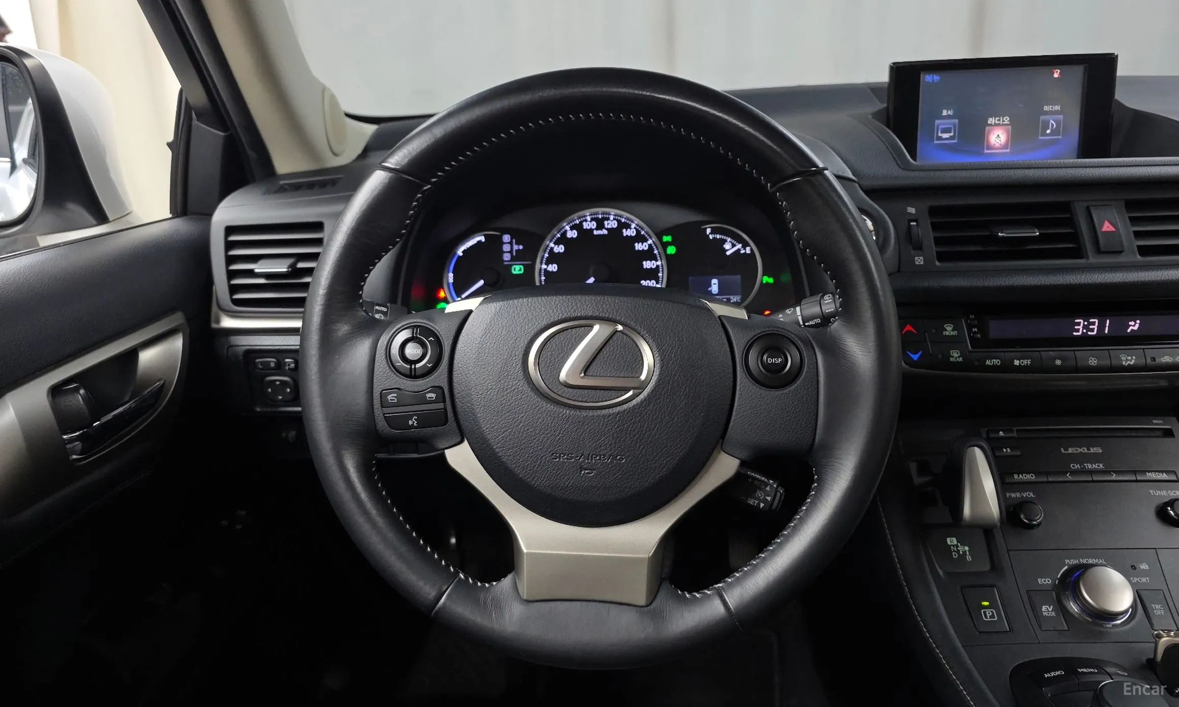 Lexus CT200h превью 13