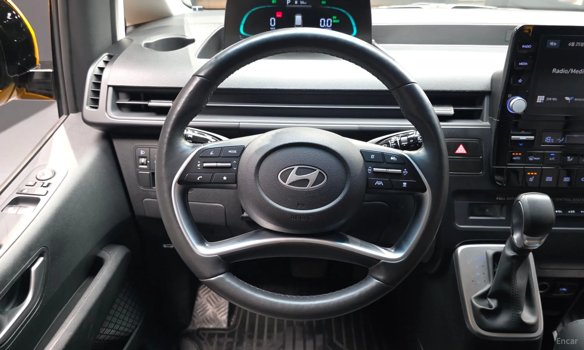 Hyundai Staria превью 14