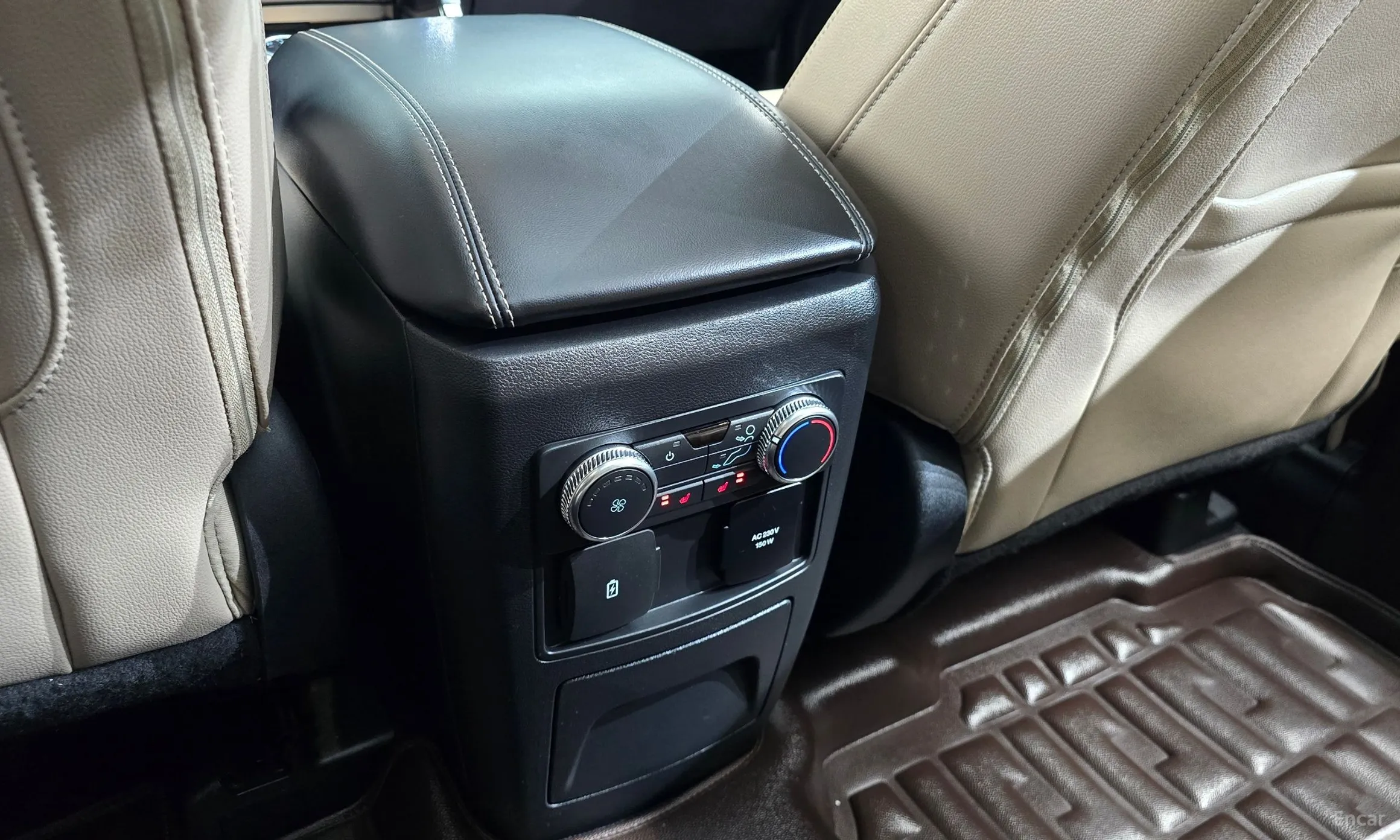 Ford Explorer 6th Generation превью 19