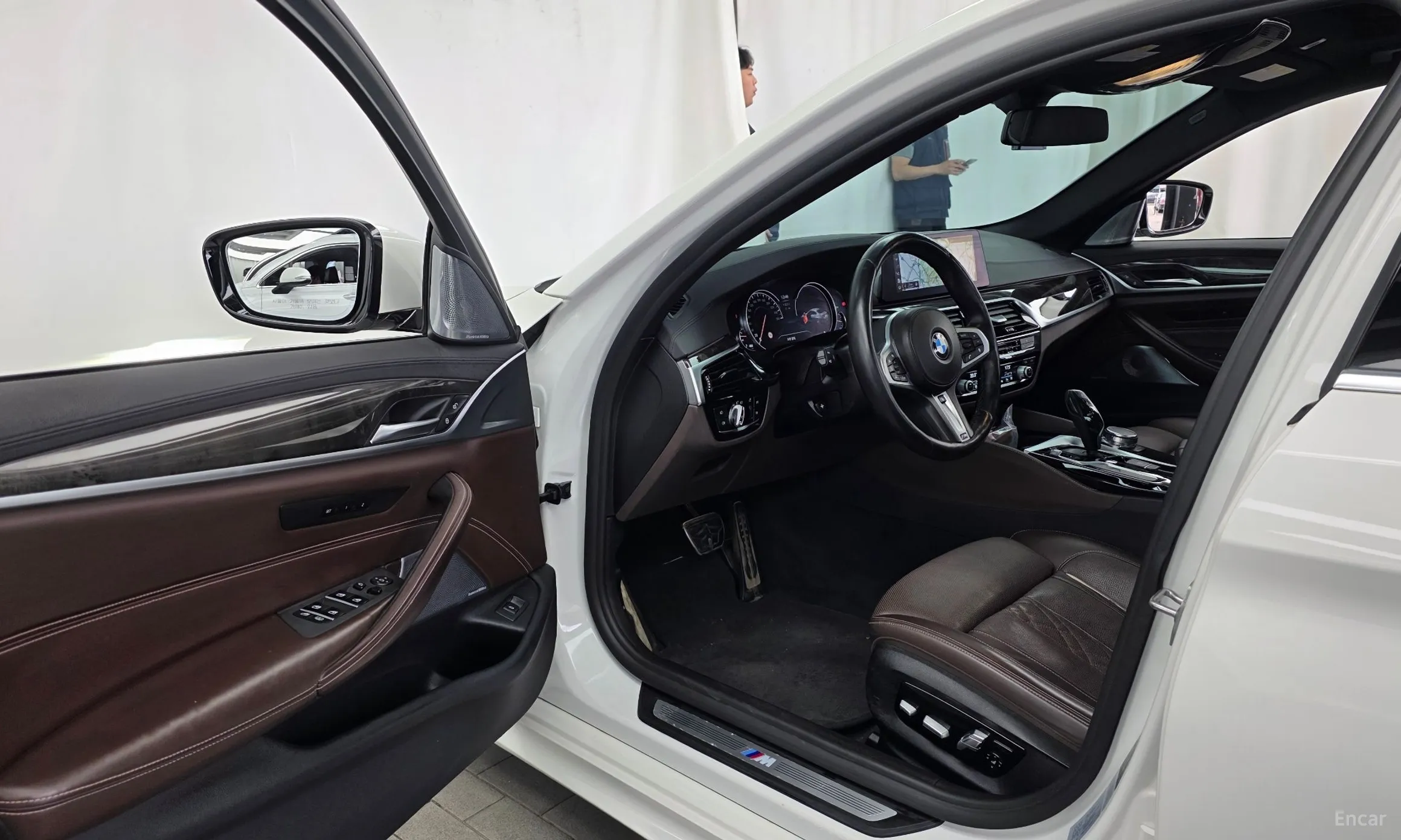 BMW 5 Series (G30) превью 10