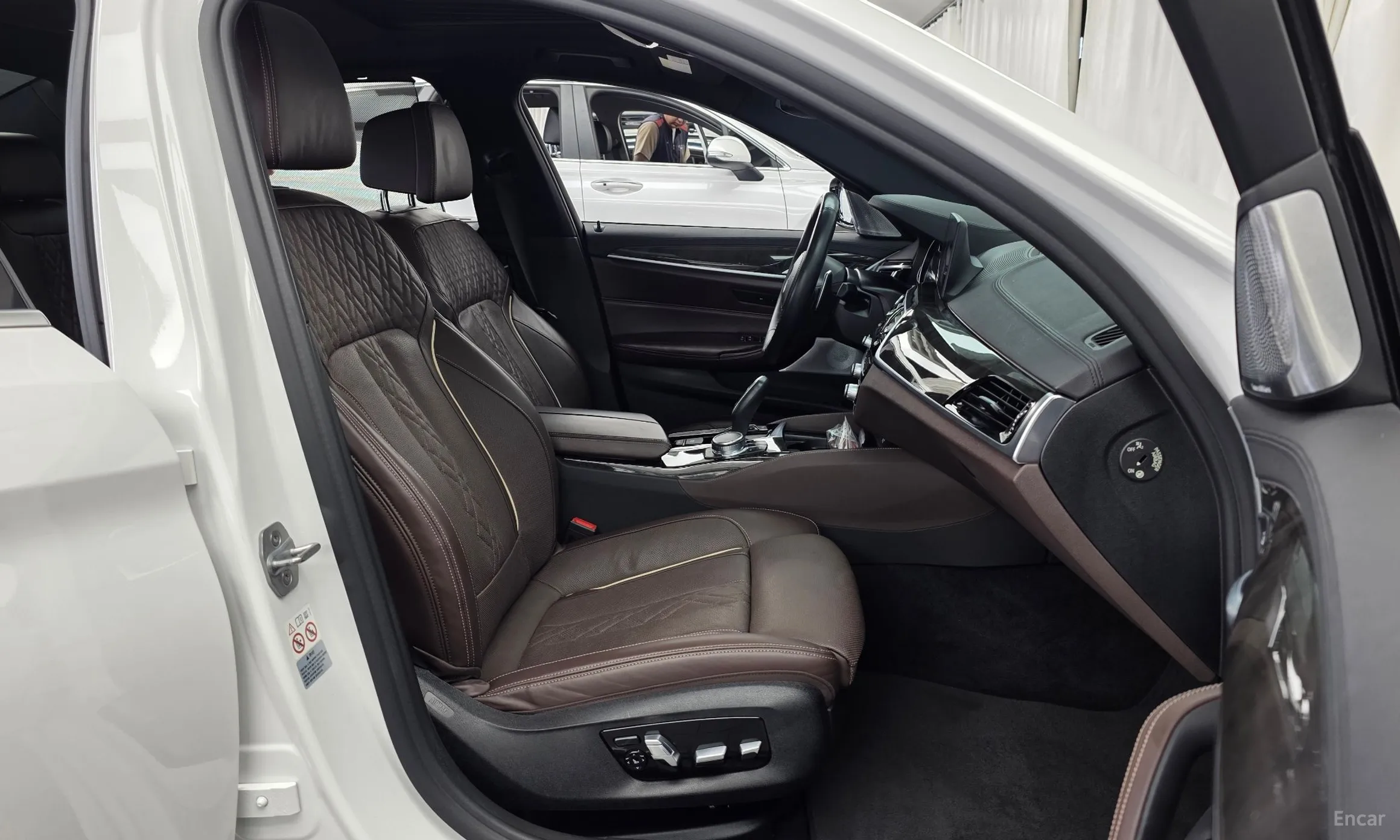 BMW 5 Series (G30) превью 11