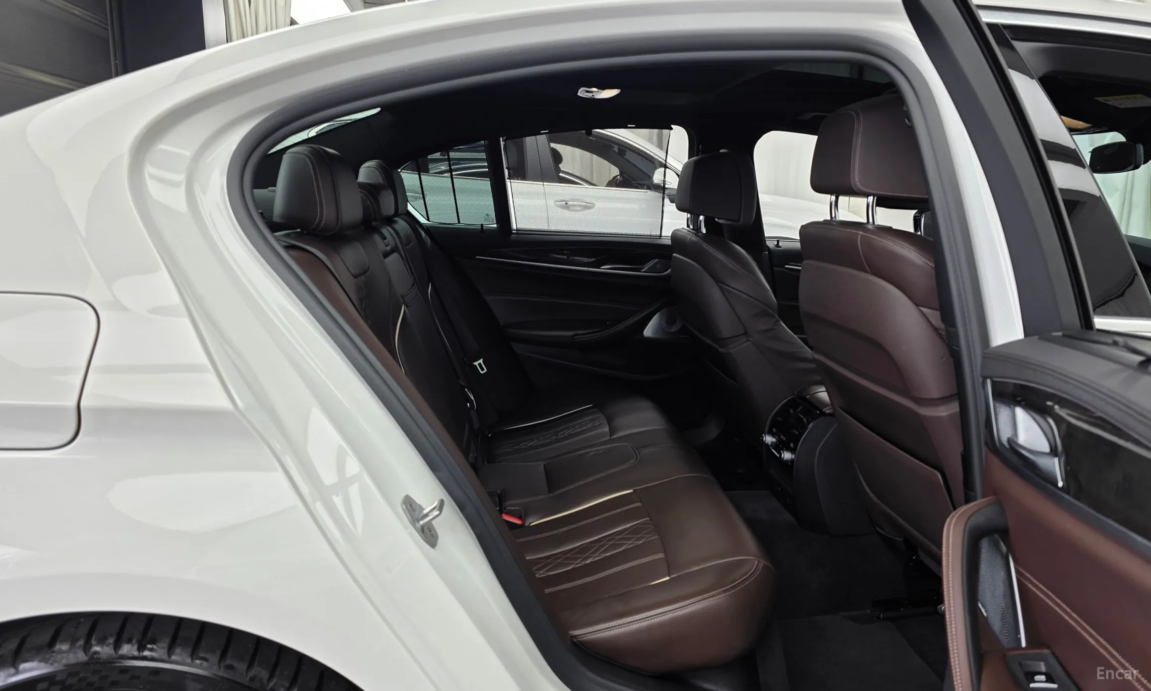 BMW 5 Series (G30) превью 12