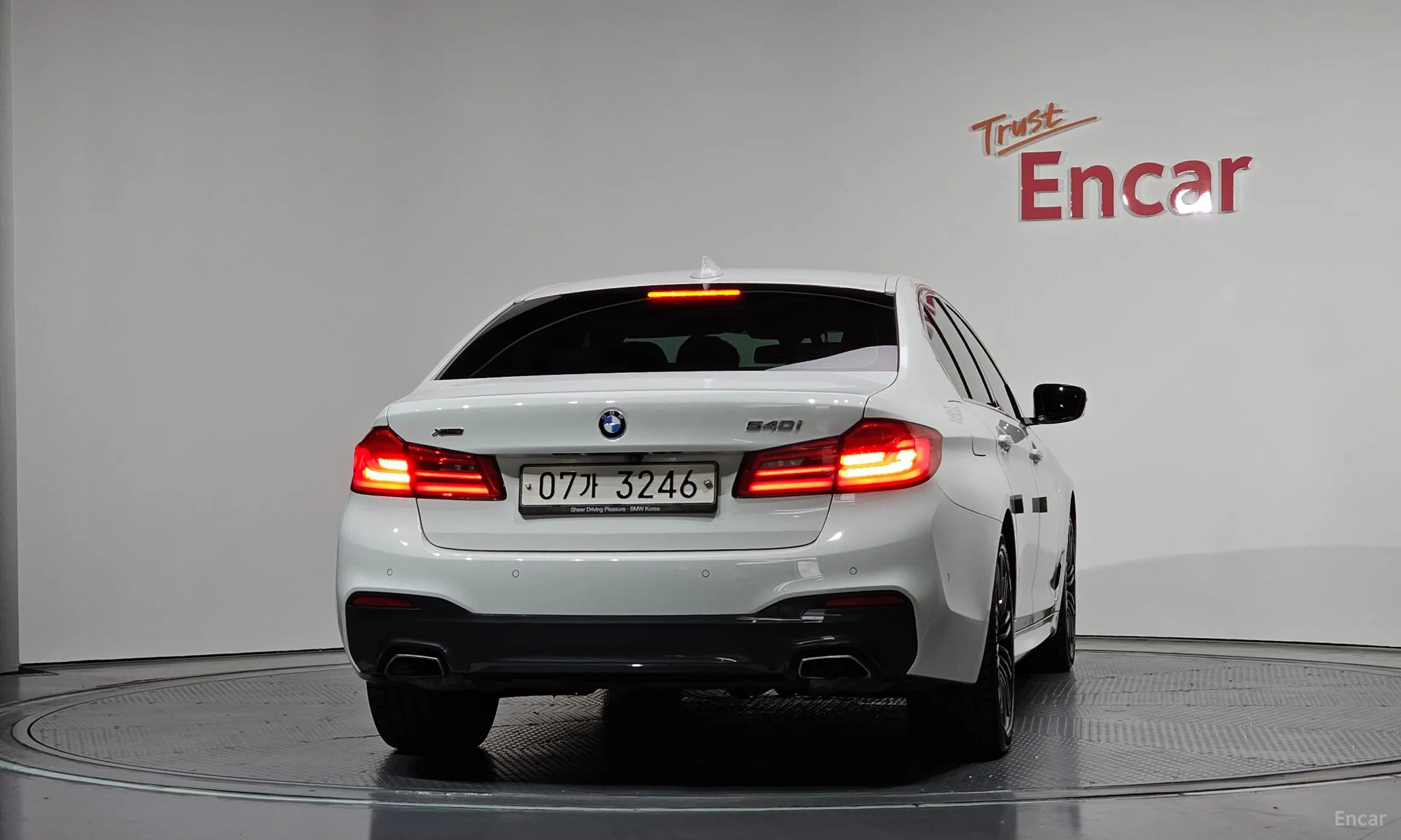 BMW 5 Series (G30) превью 4