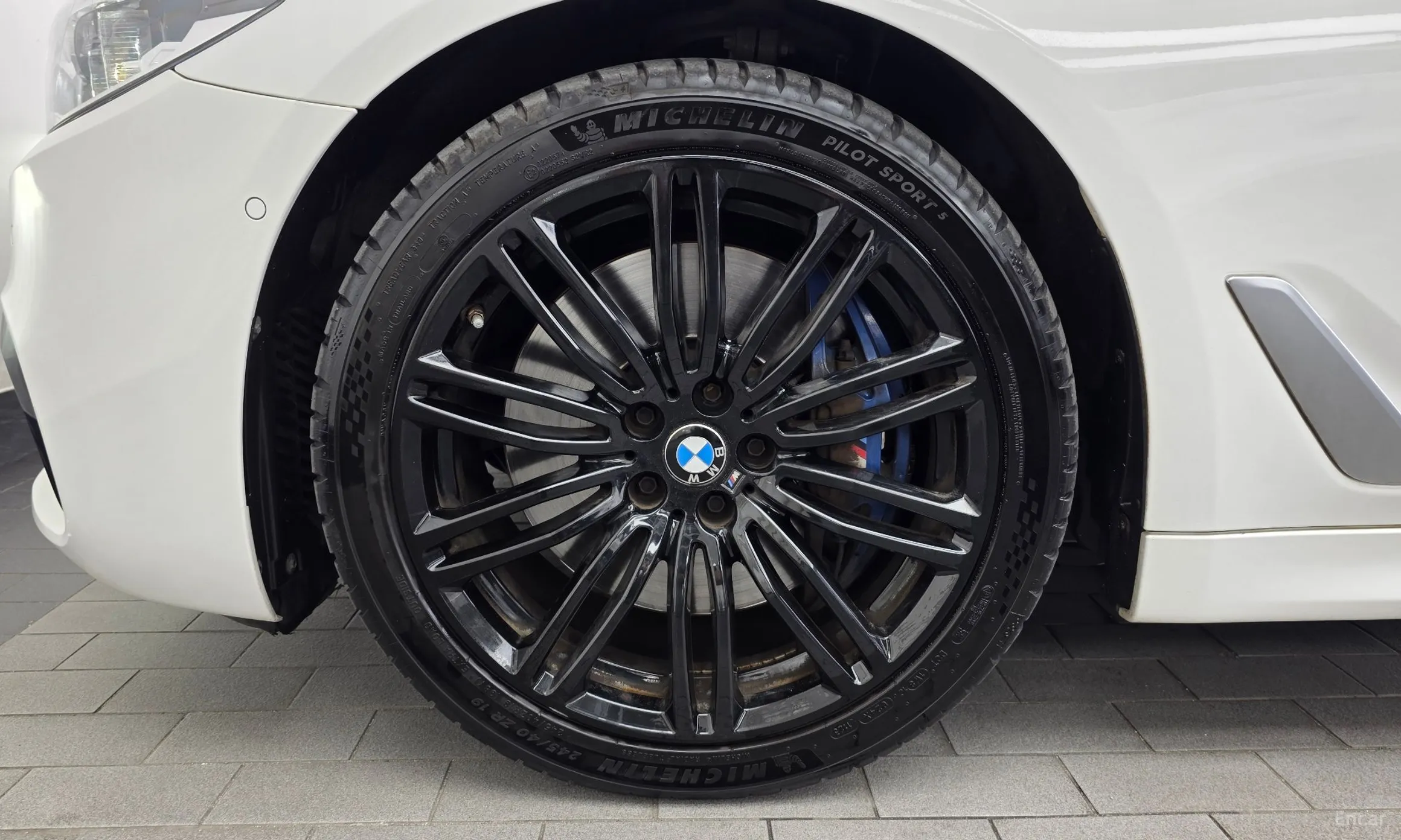 BMW 5 Series (G30) превью 5