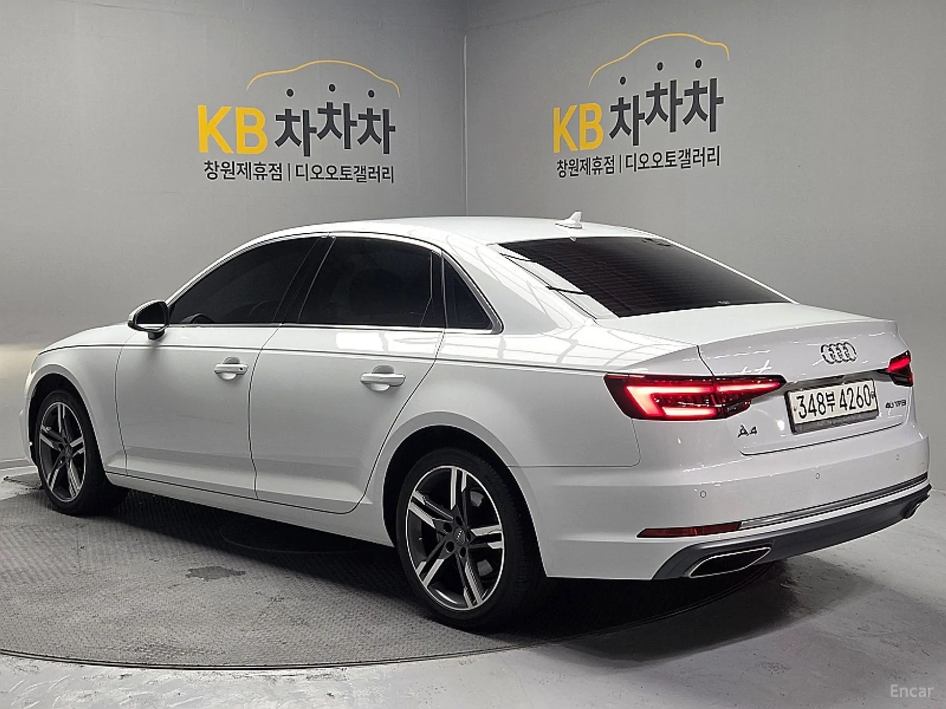 Audi A4 (B9) превью 7
