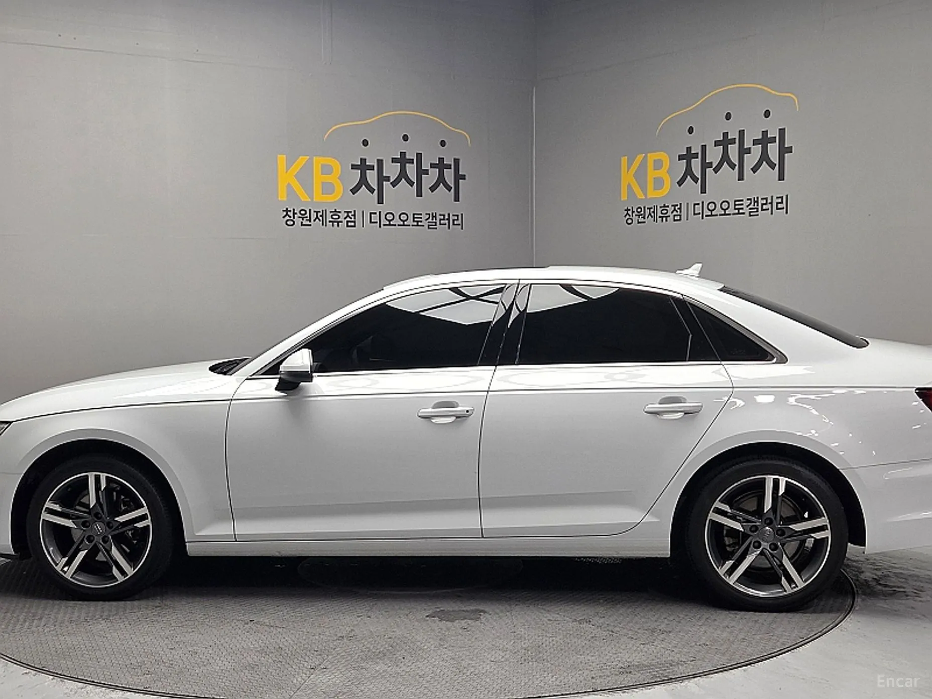Audi A4 (B9) превью 8