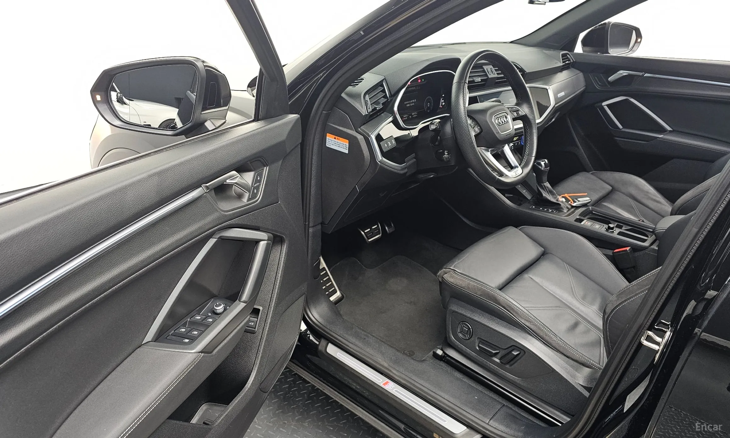 Audi Q3 (F3) превью 10