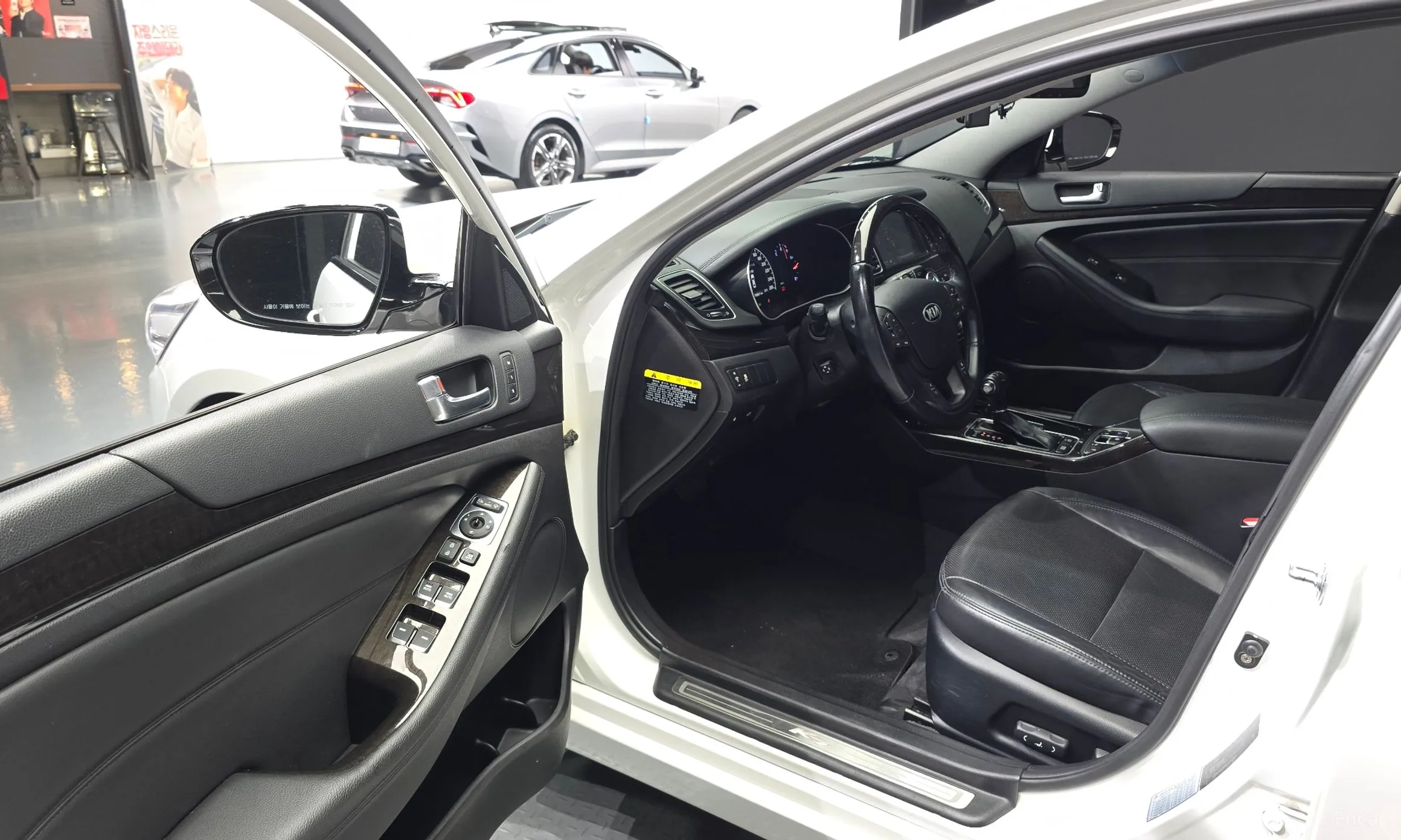 Kia K7 превью 10