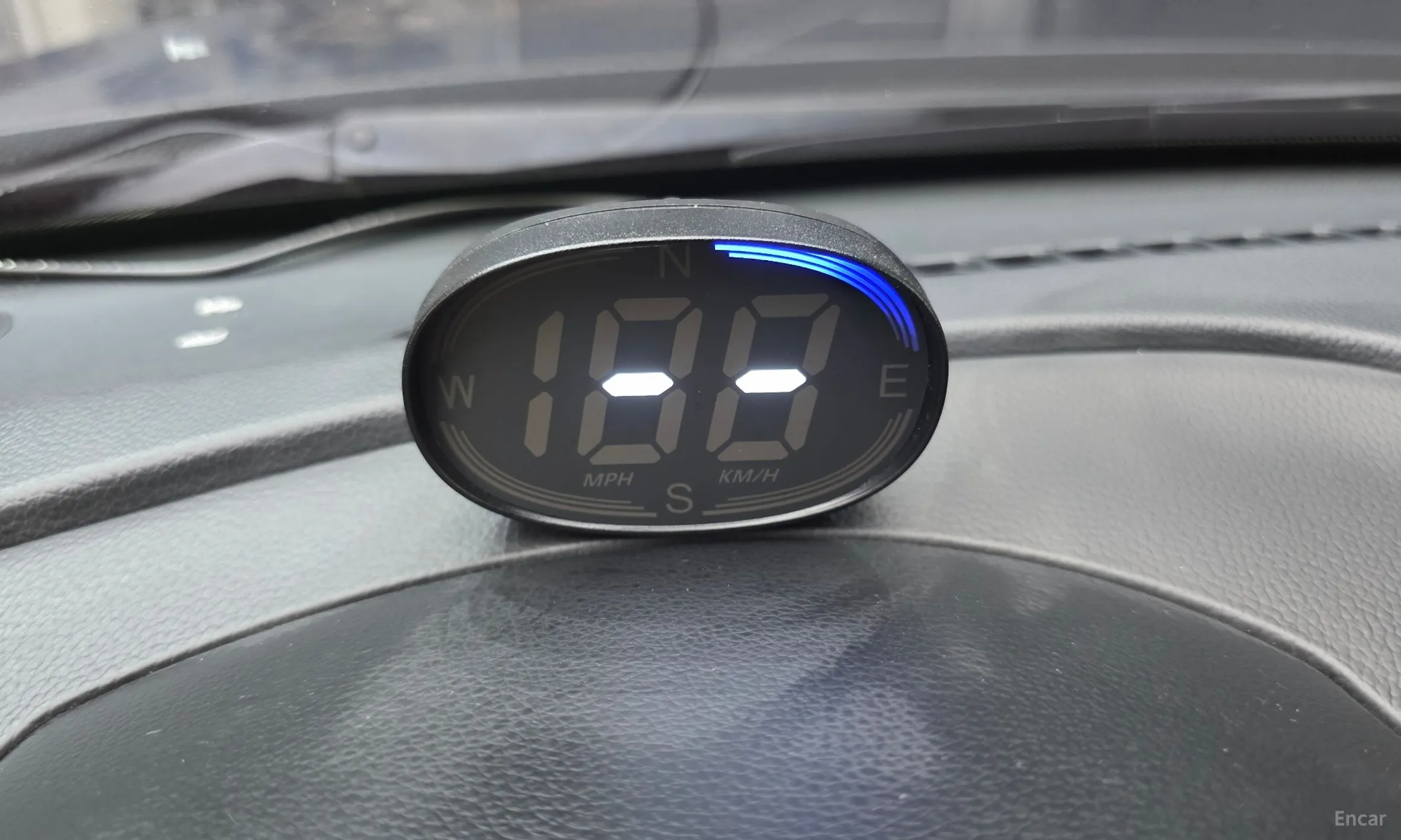 KG Mobility (SsangYong) Tivoli Air превью 20