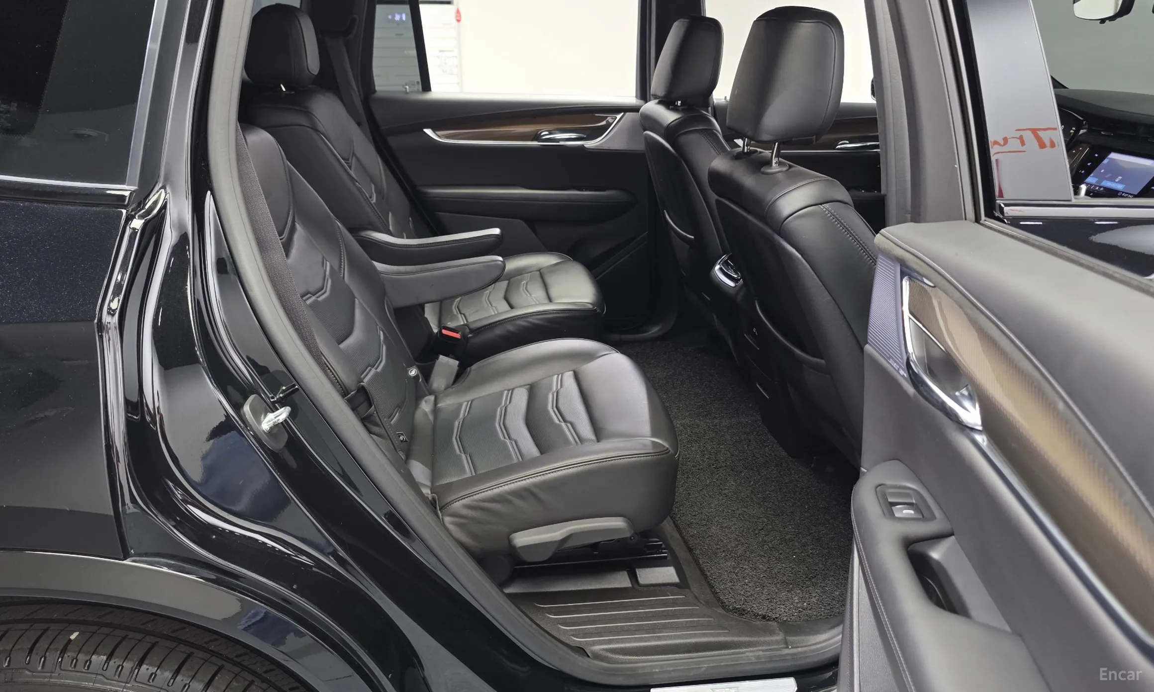 Cadillac XT6 превью 11