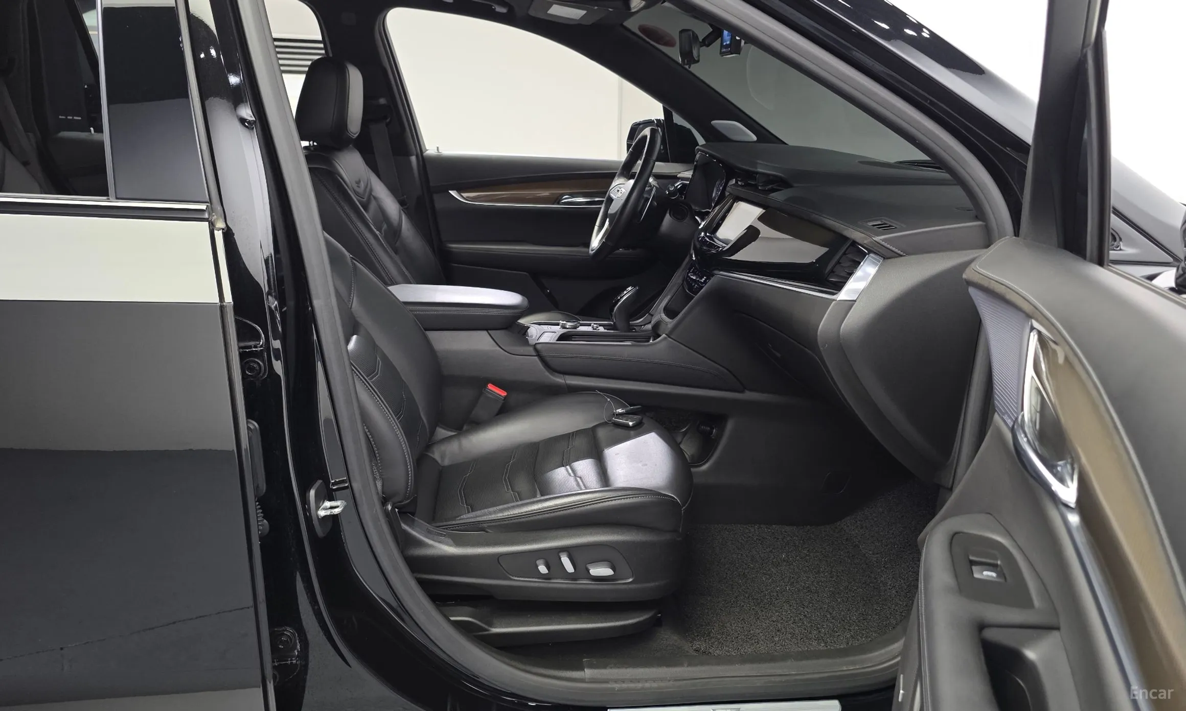 Cadillac XT6 превью 12