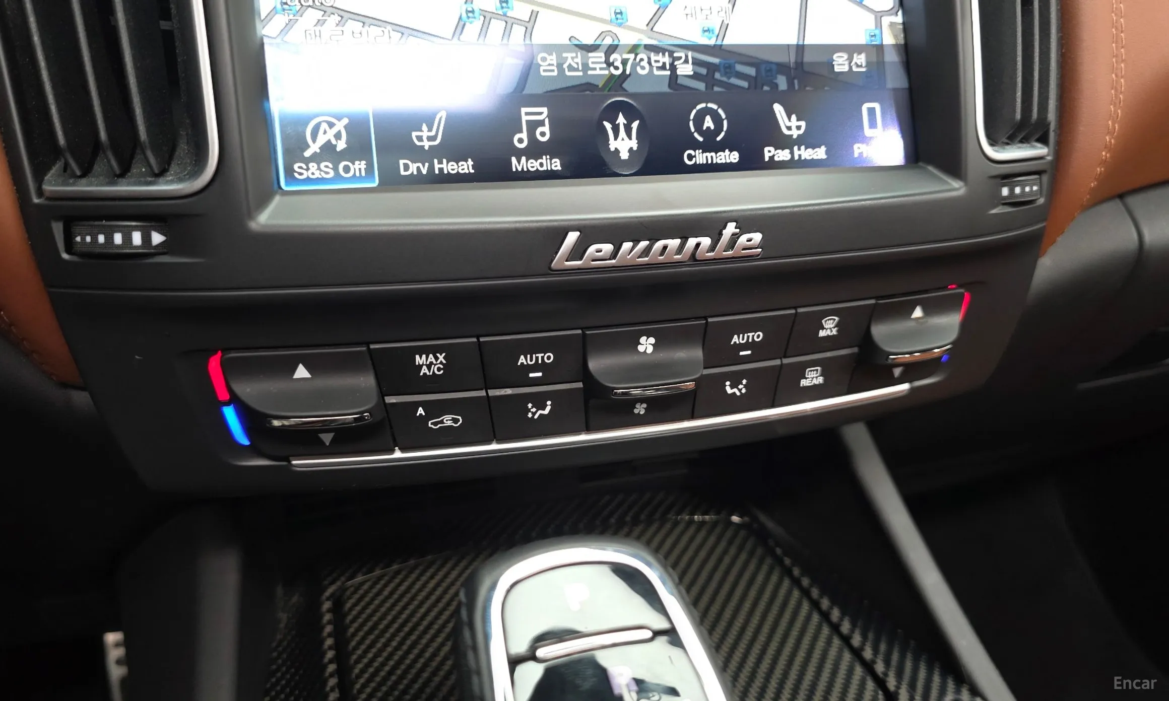 Maserati Levante превью 20