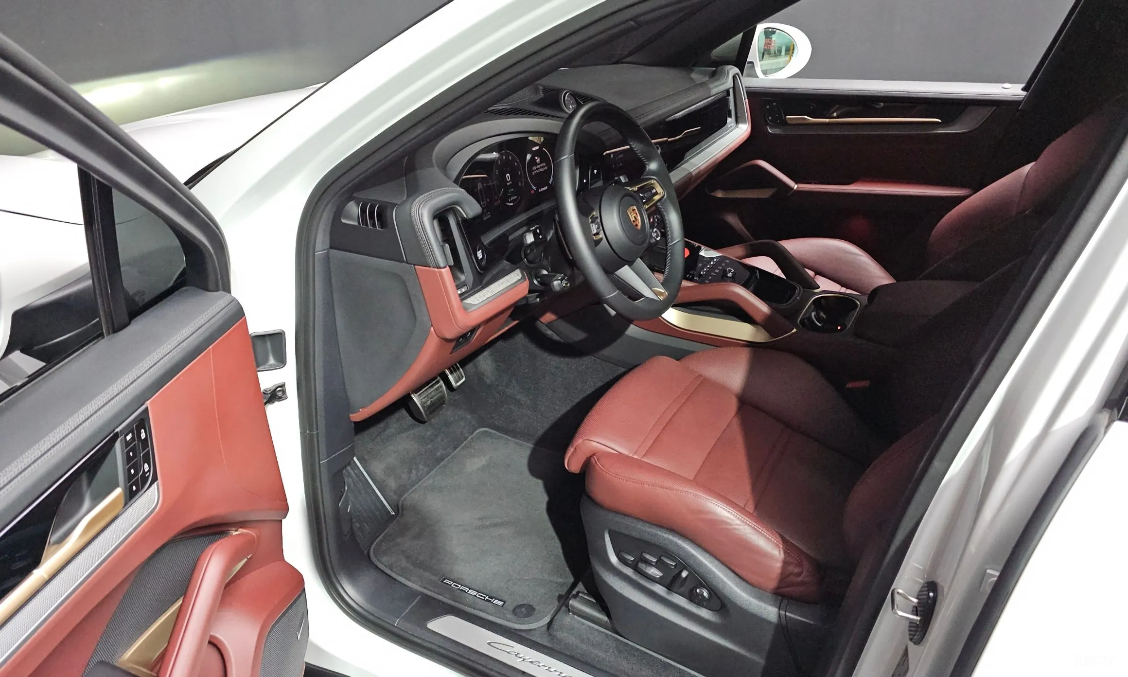 Porsche Cayenne (PO536) превью 10