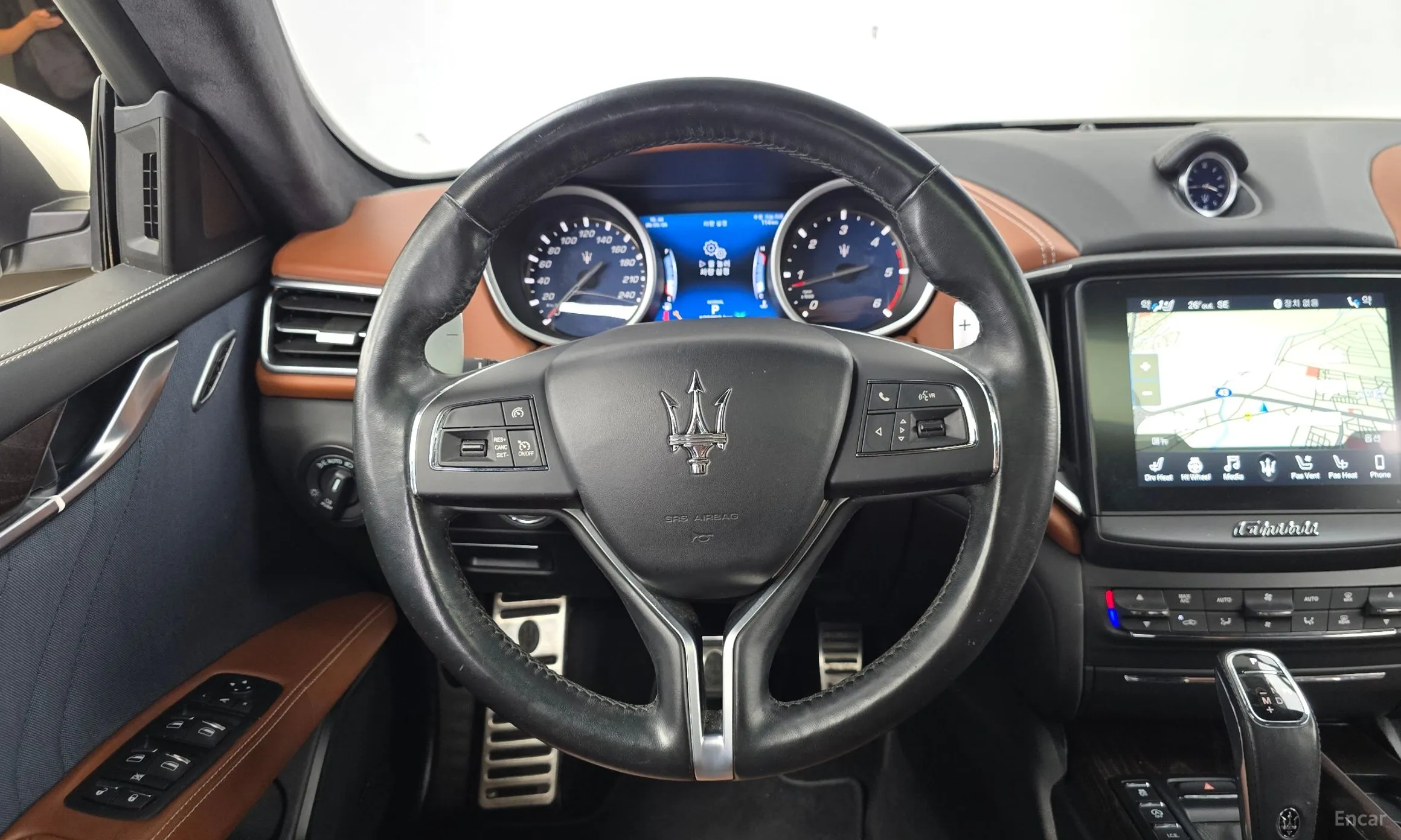 Maserati Ghibli превью 13