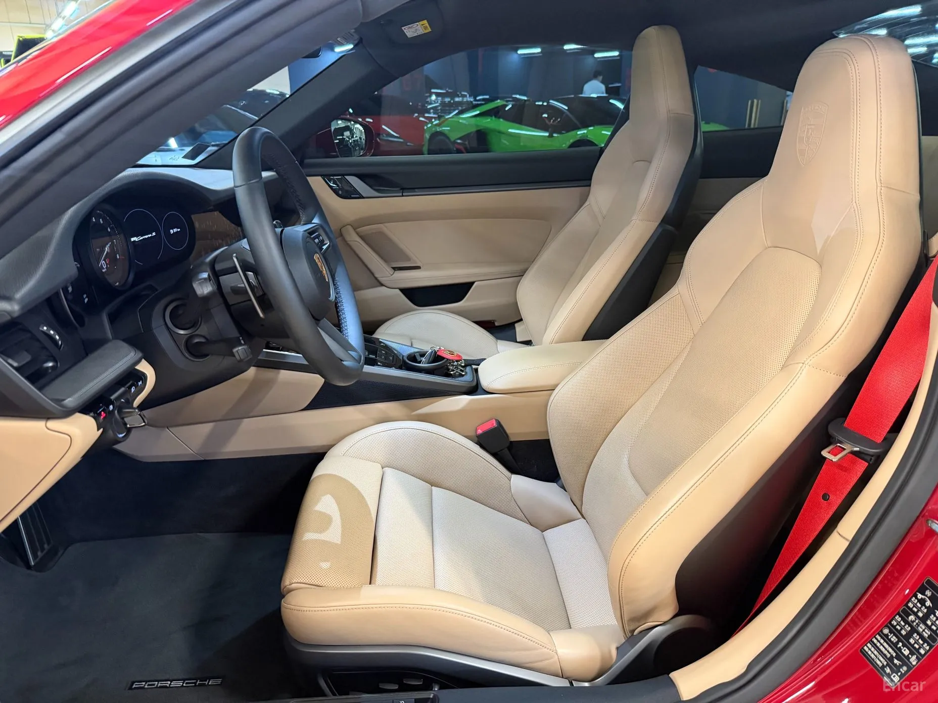 Porsche 911 (992) превью 13