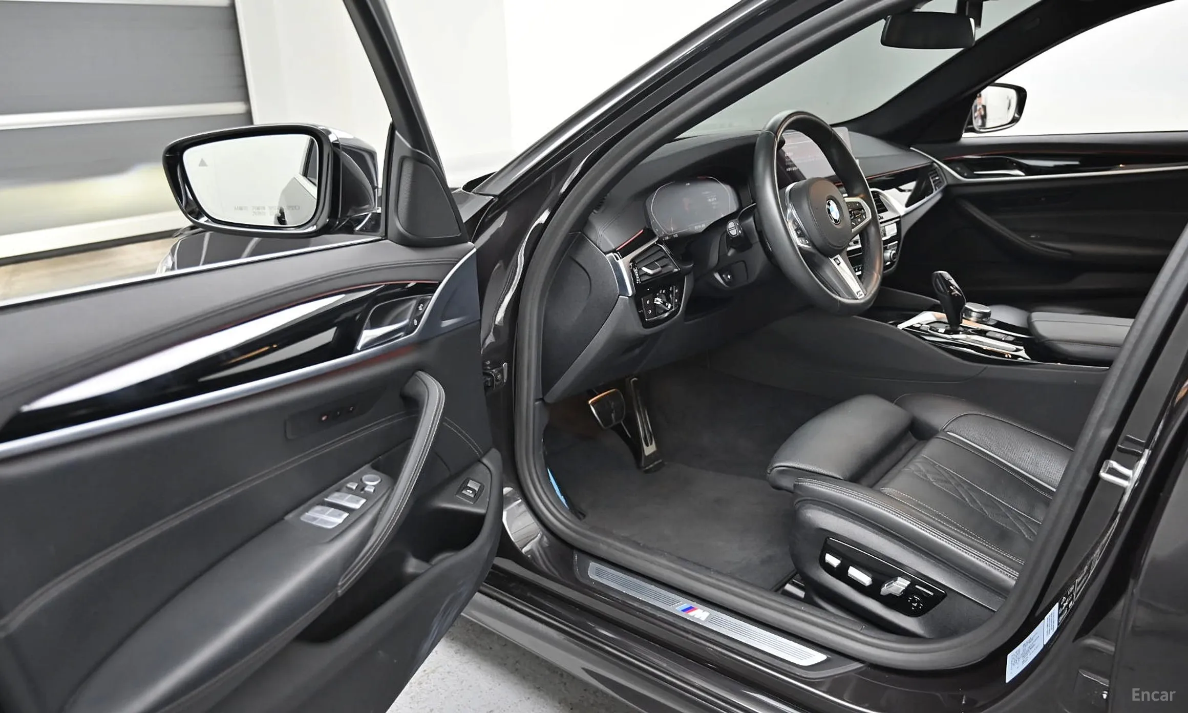 BMW 5 Series (G30) превью 11