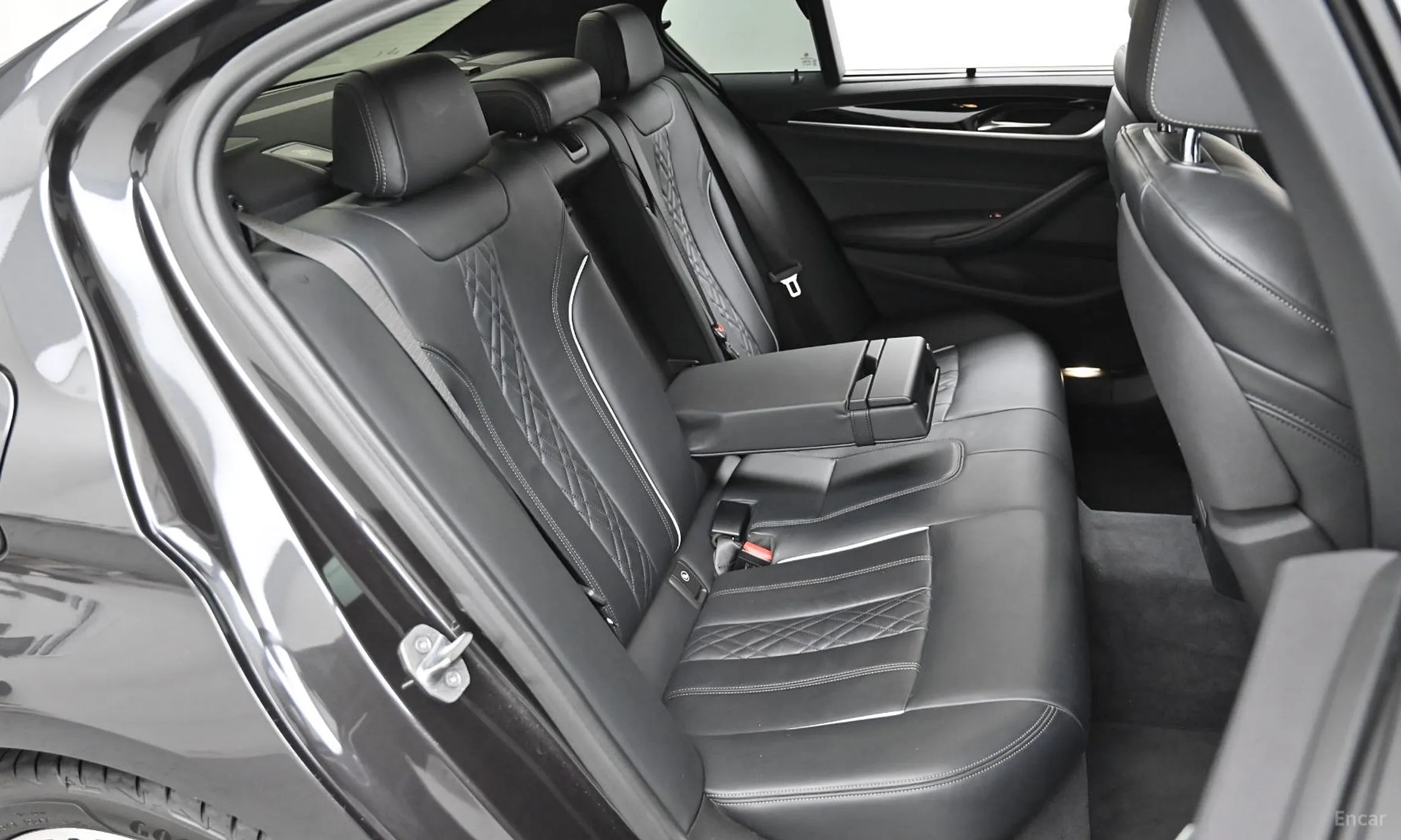 BMW 5 Series (G30) превью 12