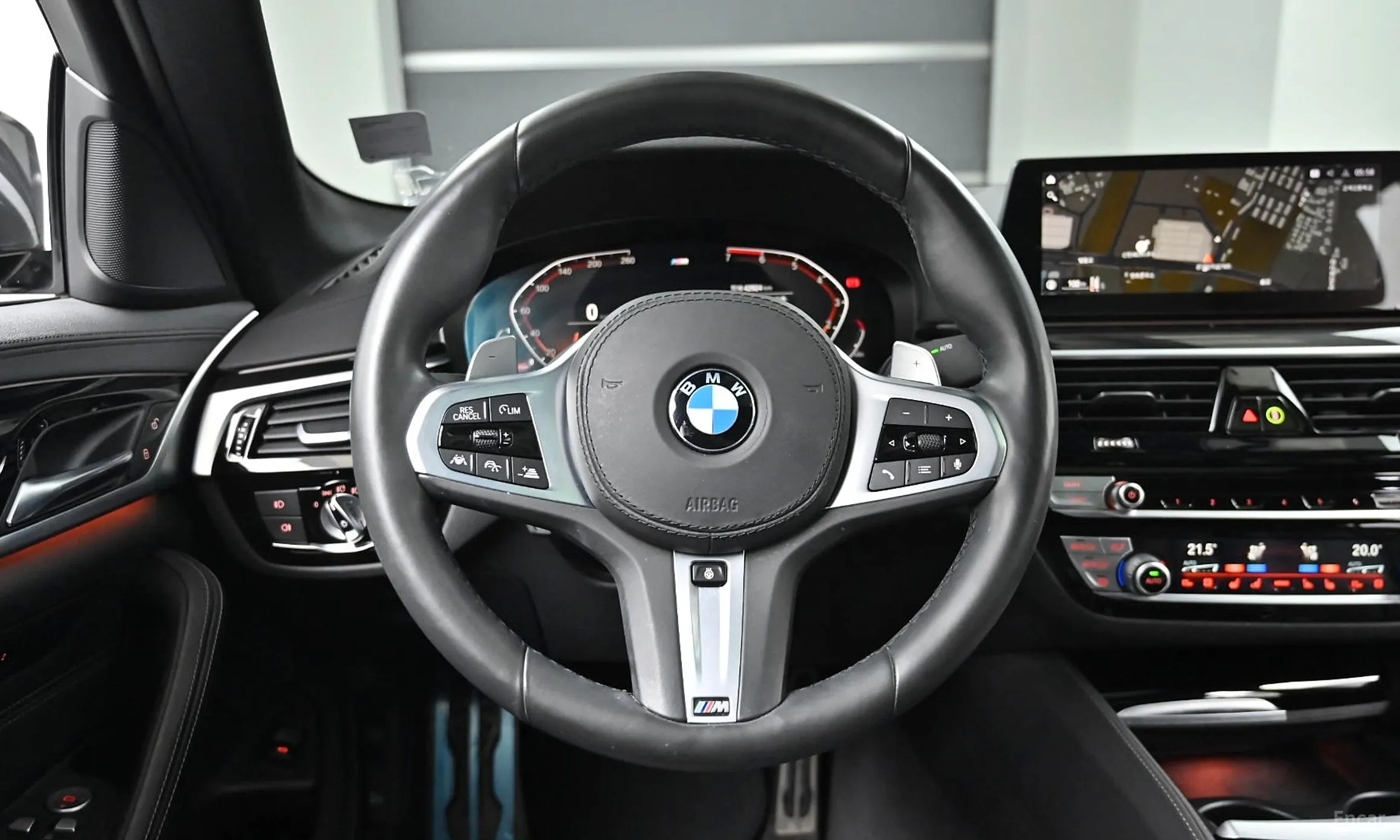 BMW 5 Series (G30) превью 13