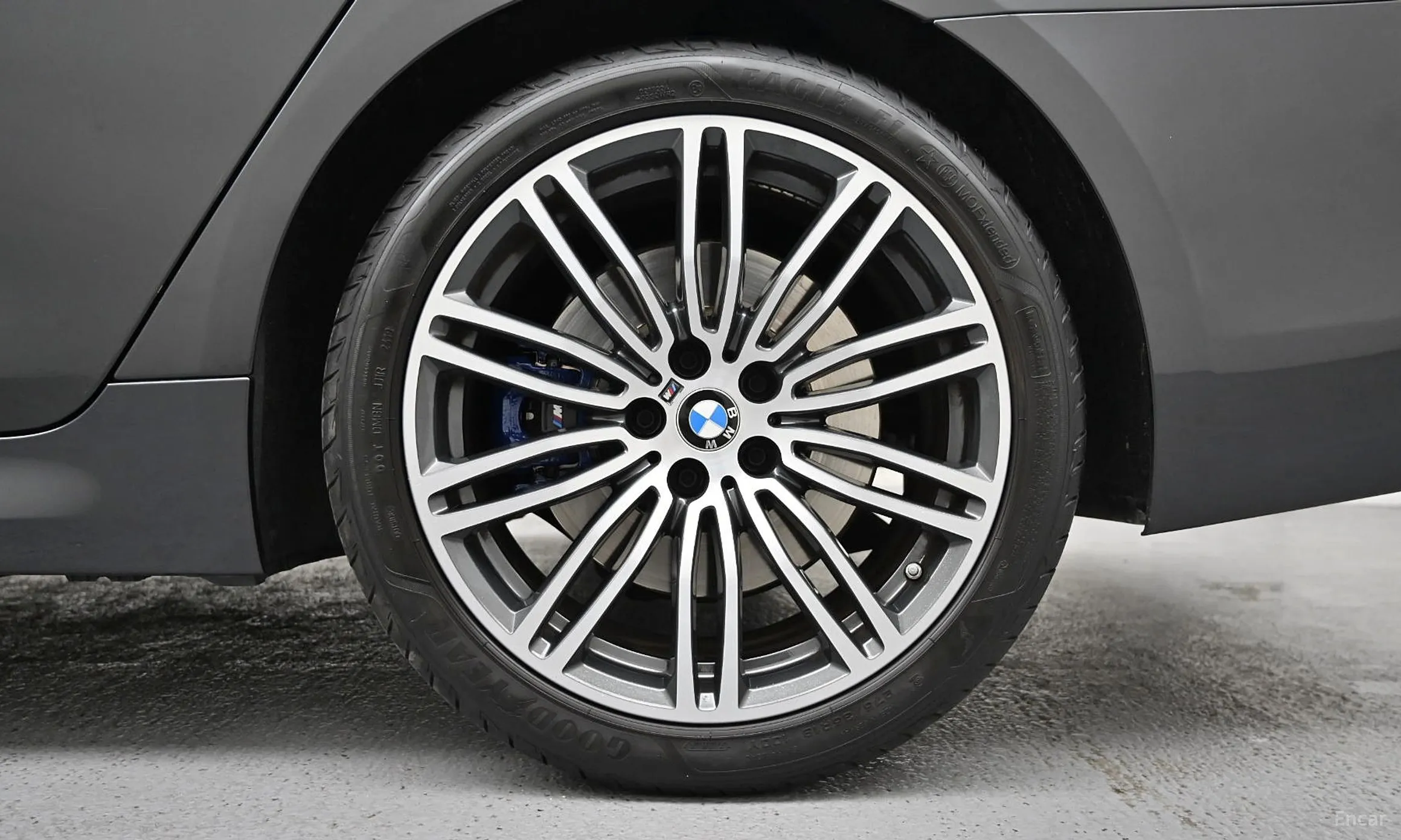 BMW 5 Series (G30) превью 5